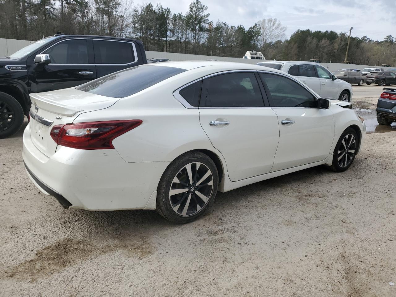 2018 Nissan Altima VIN 1N4AL3AP9JC116859 Copart auction photo, front end damage thumbnail 3