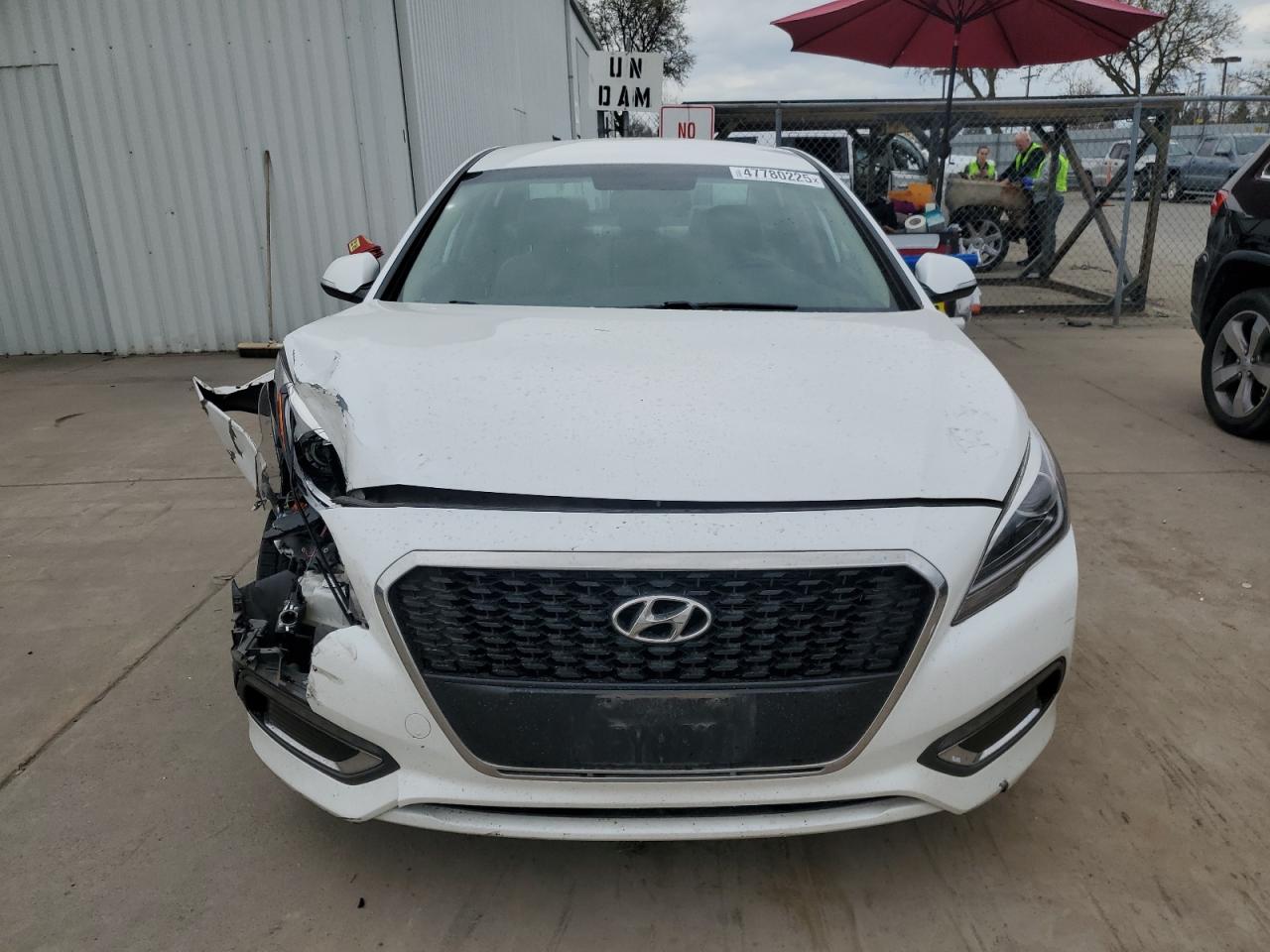 2016 Hyundai Sonata VIN KMHE34L1XGA018689 Copart auction photo, front end damage thumbnail 5