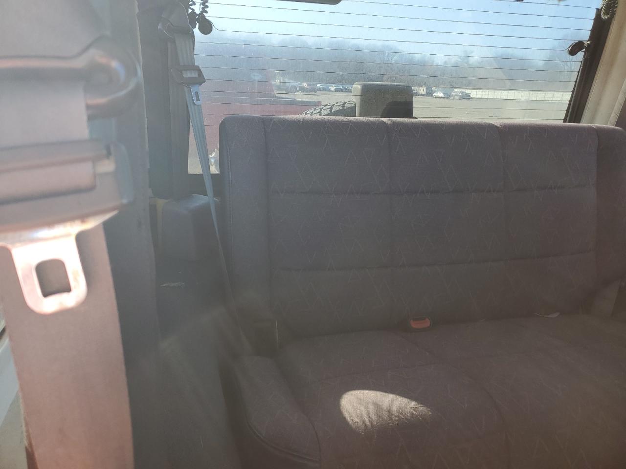 2000 Jeep Wrangler VIN 1J4FA49S3YP750086 Copart auction photo, minor dent/scratches damage thumbnail 10