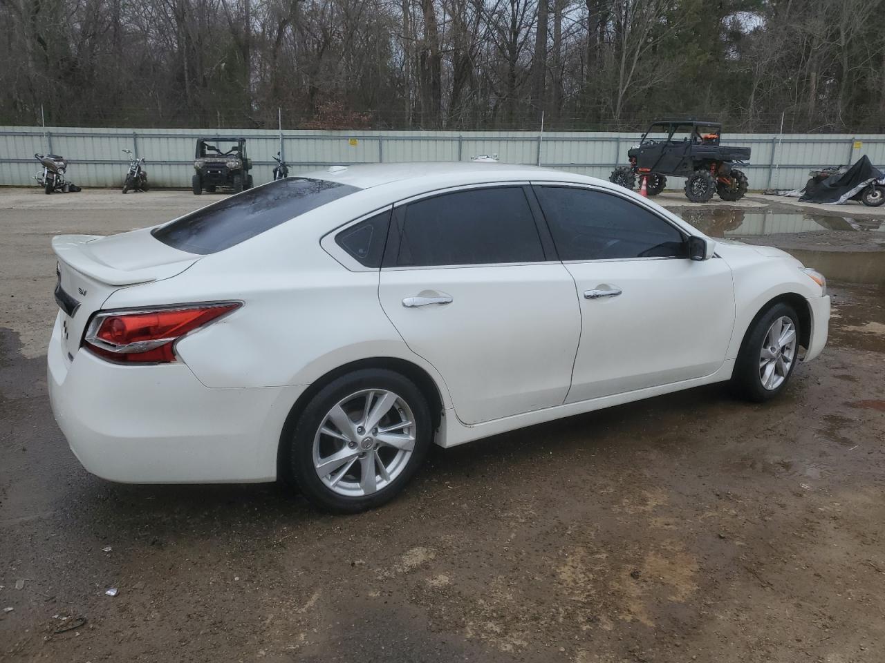 2013 Nissan Altima VIN 1N4AL3AP2DC199605 Copart auction photo, front end / minor dent/scratches damage thumbnail 3