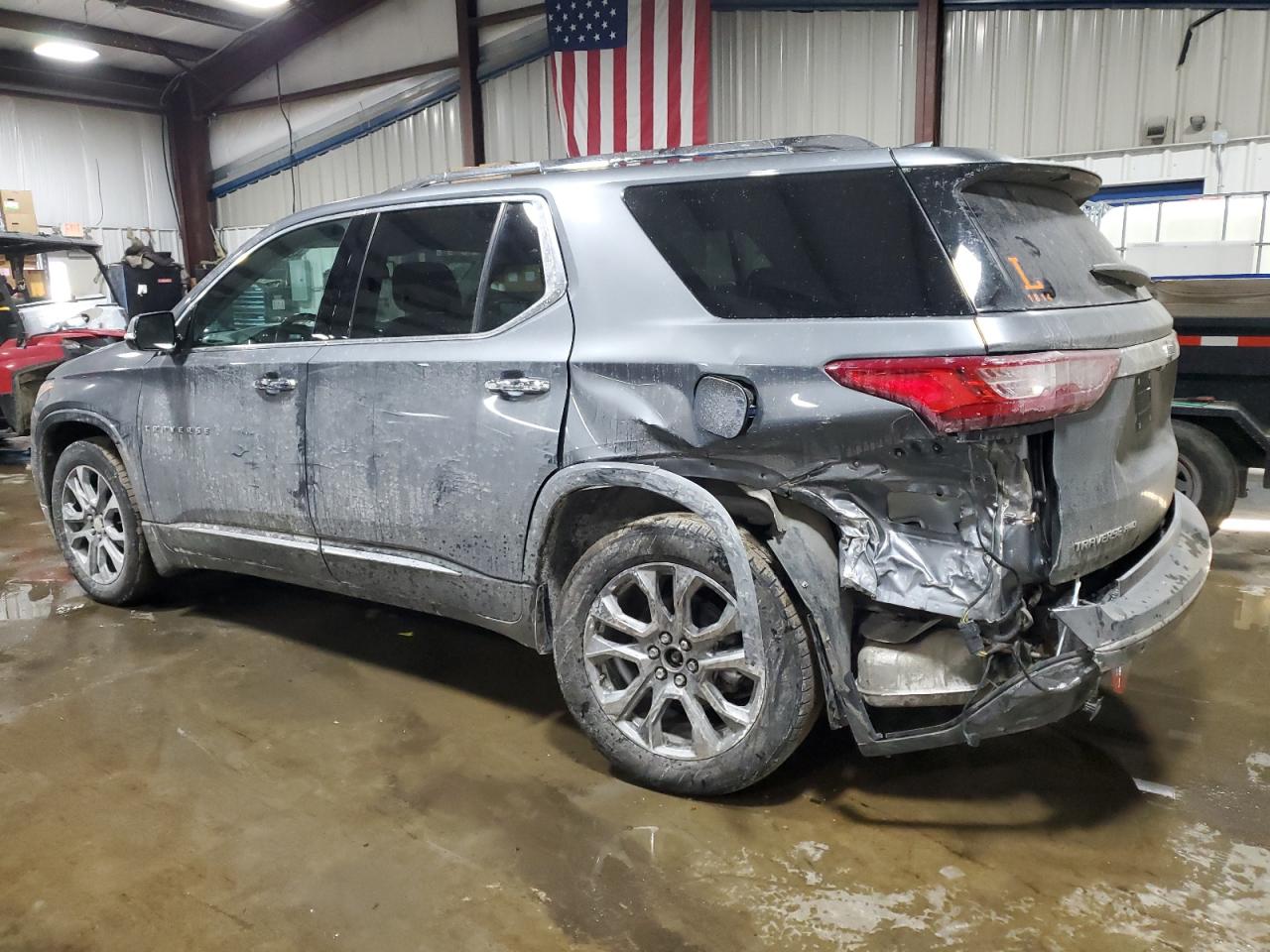2019 Chevrolet Traverse VIN 1GNEVKKW1KJ169081 Copart auction photo, rear end / side damage thumbnail 2