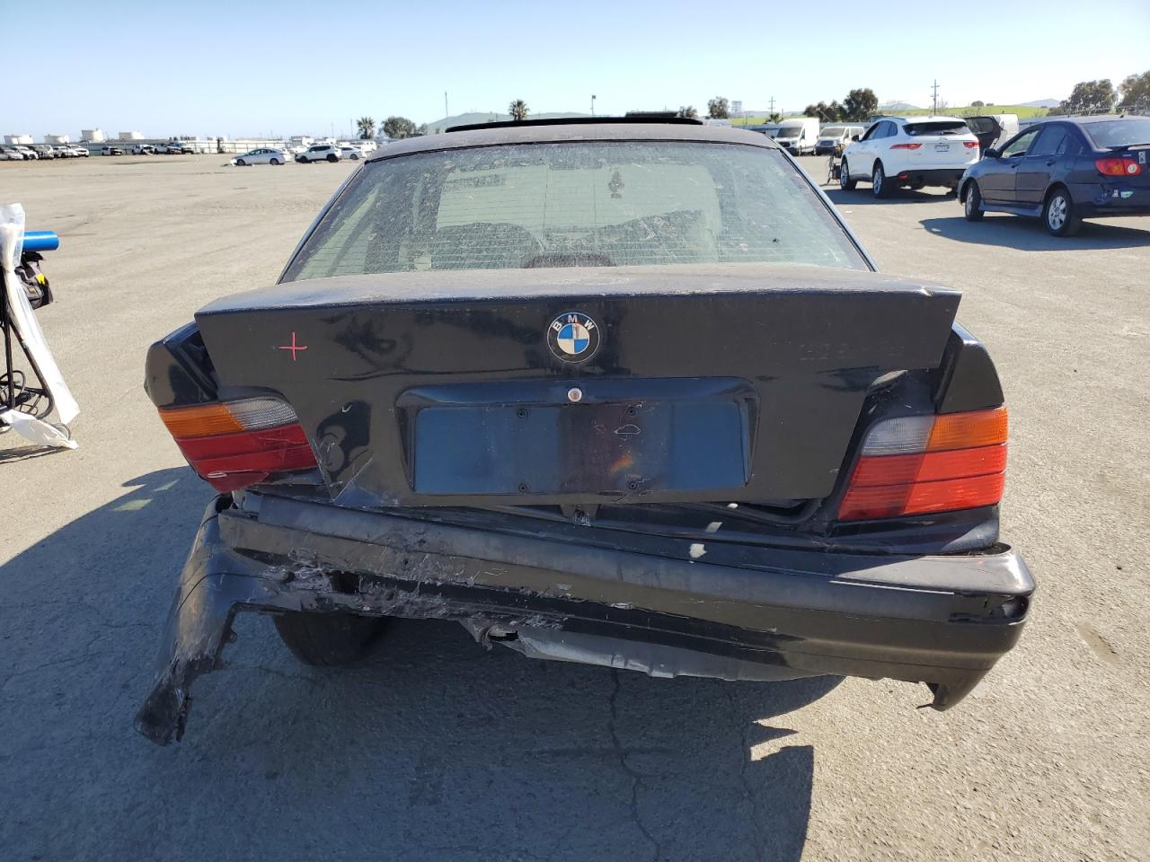 1995 BMW 3er VIN WBACB3320SFE20623 Copart auction photo, rear end / front end damage thumbnail 6