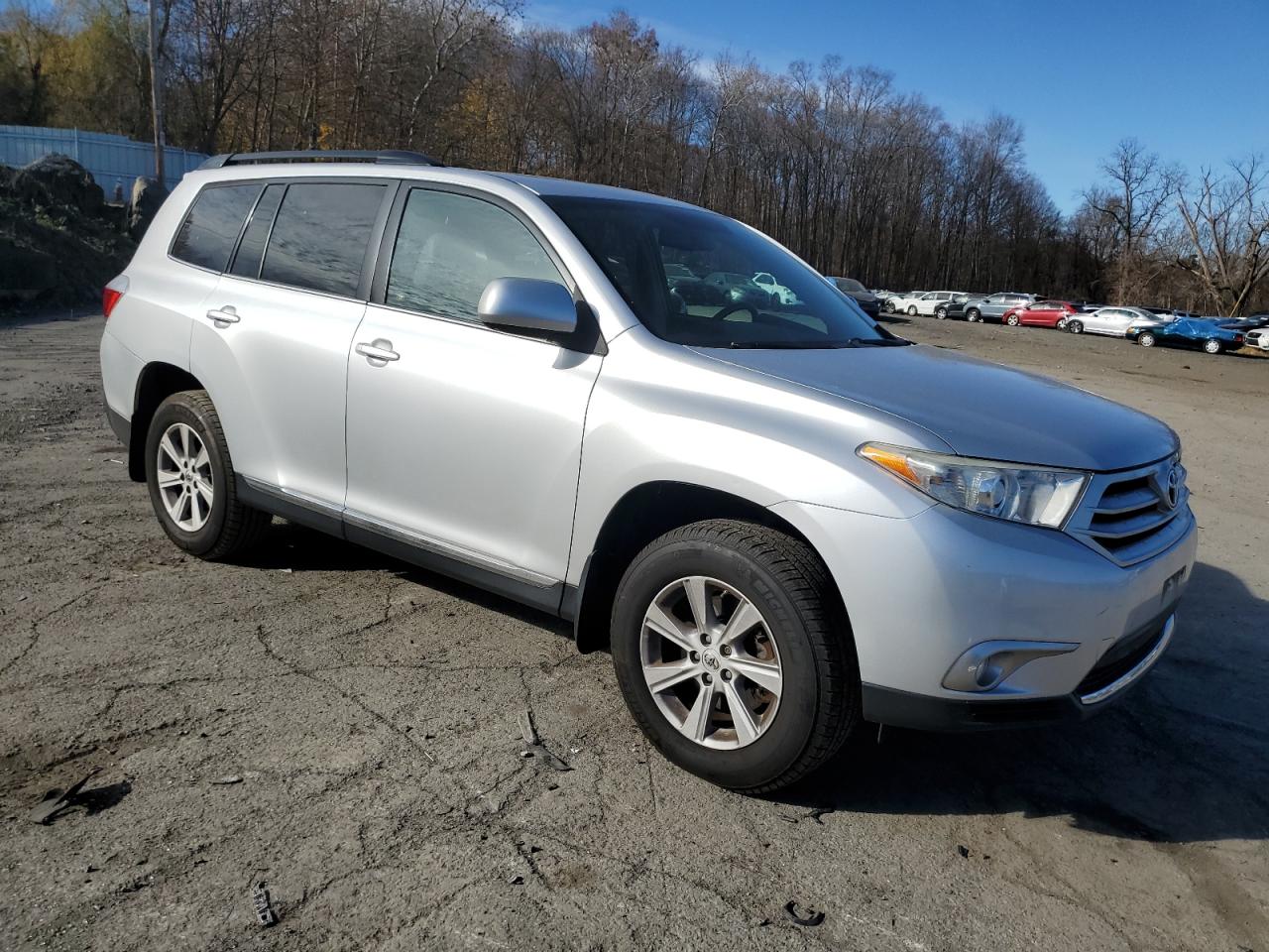 2013 Toyota Highlander VIN 5TDBK3EHXDS246821 Copart auction photo, rear end / minor dent/scratches damage thumbnail 4