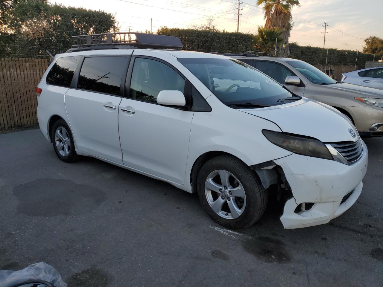 2011 Toyota Sienna VIN 5TDYK3DC8BS063950 Copart auction photo, all over damage thumbnail 4