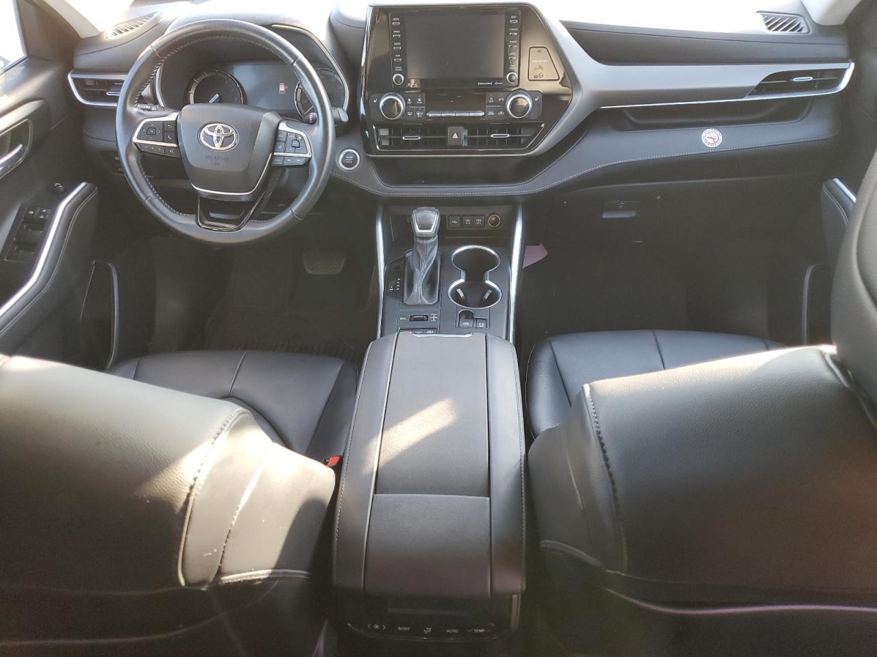 2021 Toyota Highlander VIN 5TDGZRBHXMS111377 Copart auction photo, burn damage thumbnail 8