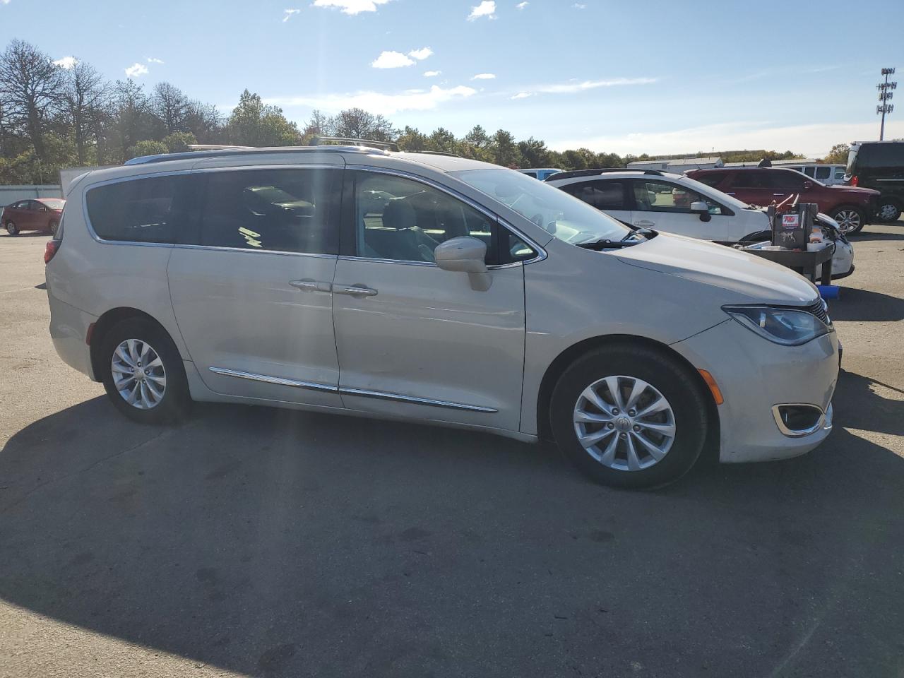 2019 Chrysler Pacifica VIN 2C4RC1BG8KR668362 Copart auction photo, rear end / side damage thumbnail 4