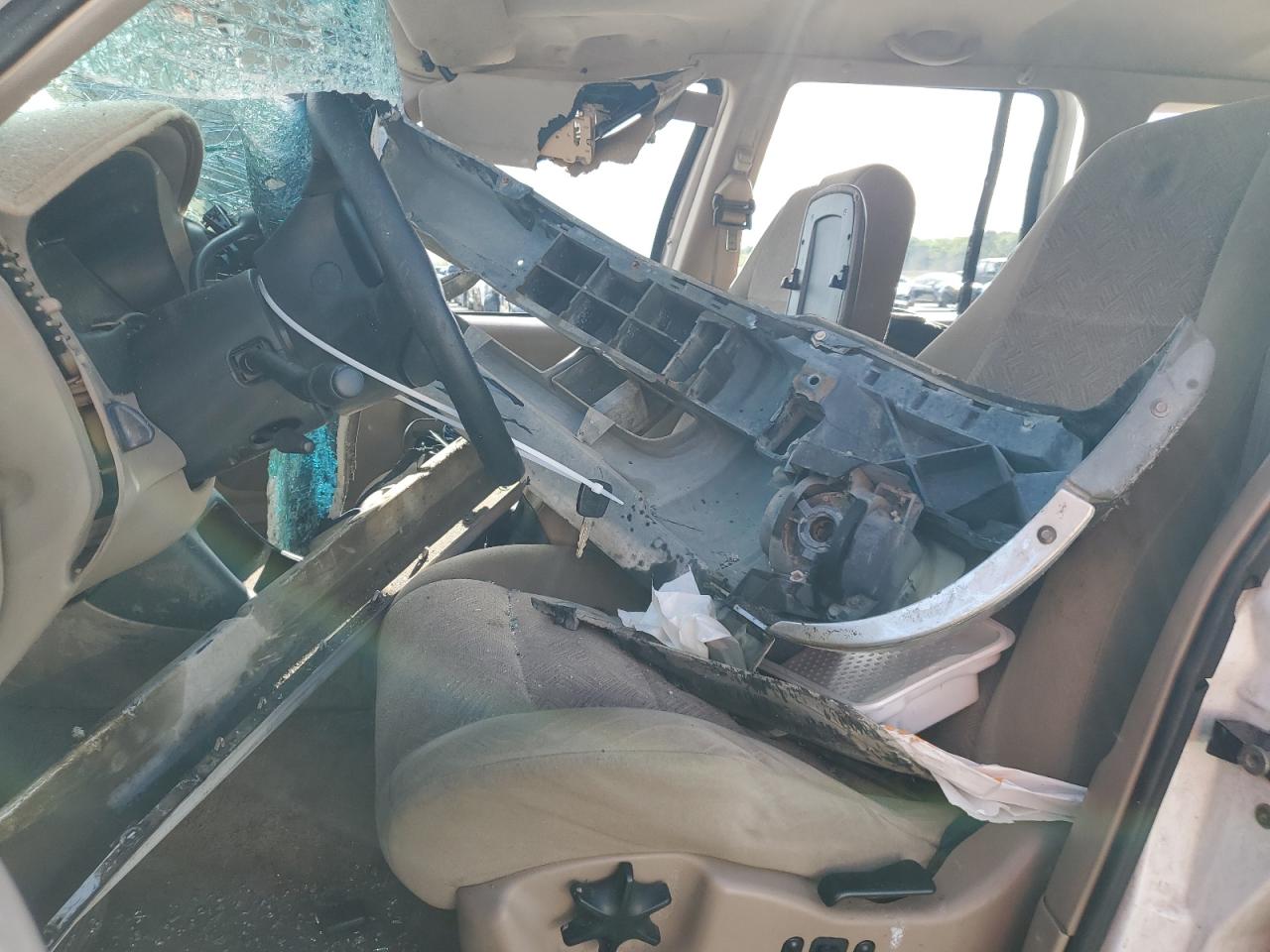 2000 Ford Explorer VIN 1FMDU63X5YUA25137 Copart auction photo, side / all over damage thumbnail 7
