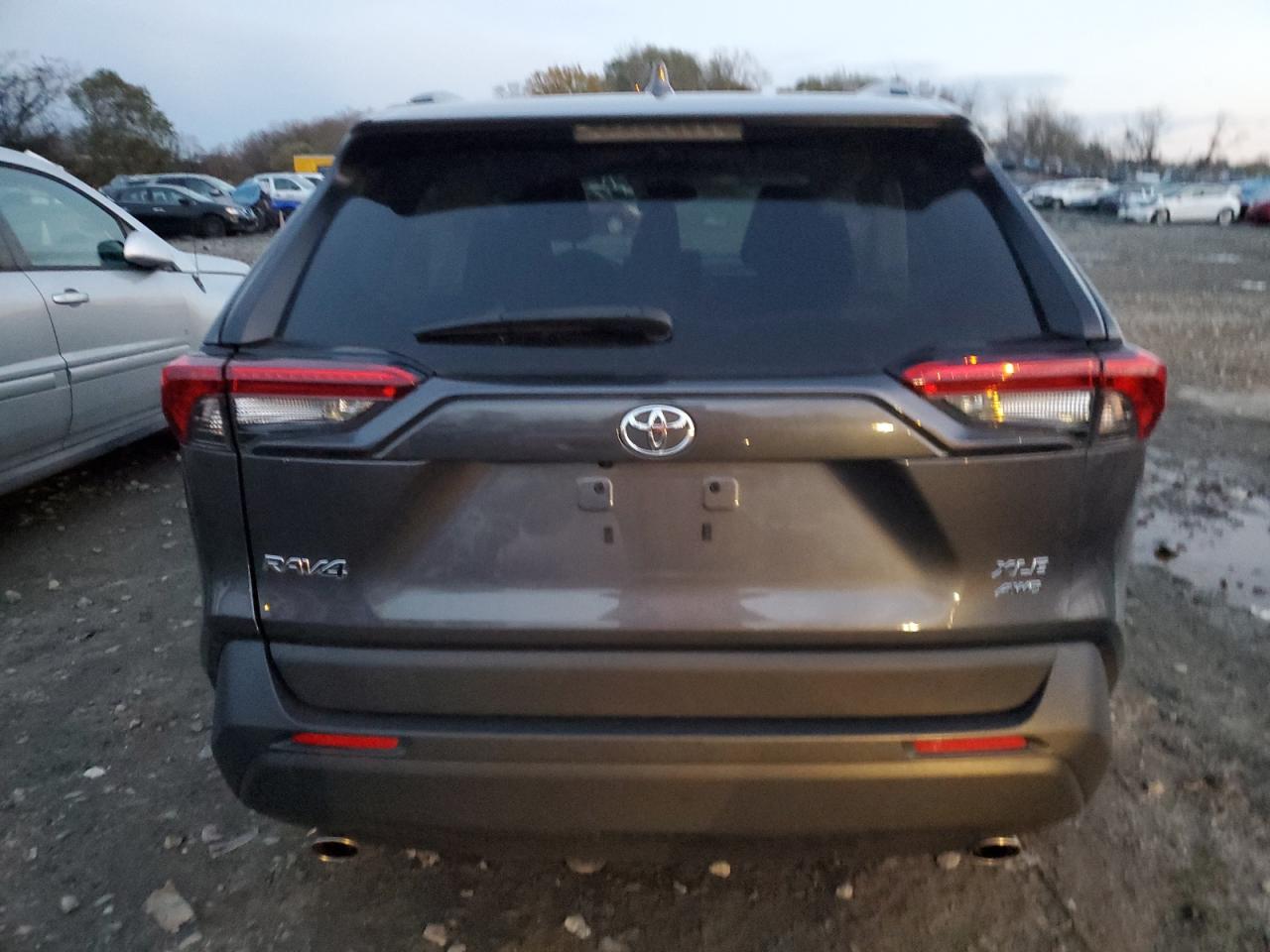 2022 Toyota RAV 4 VIN 2T3P1RFVXNC285622 Copart auction photo, front end / side damage thumbnail 6