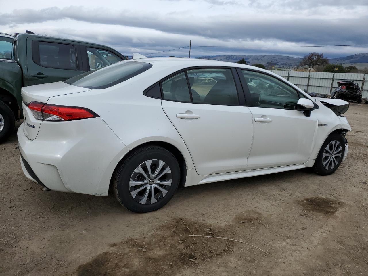 2020 Toyota Corolla VIN JTDEBRBE1LJ003663 Copart auction photo, front end / side damage thumbnail 3