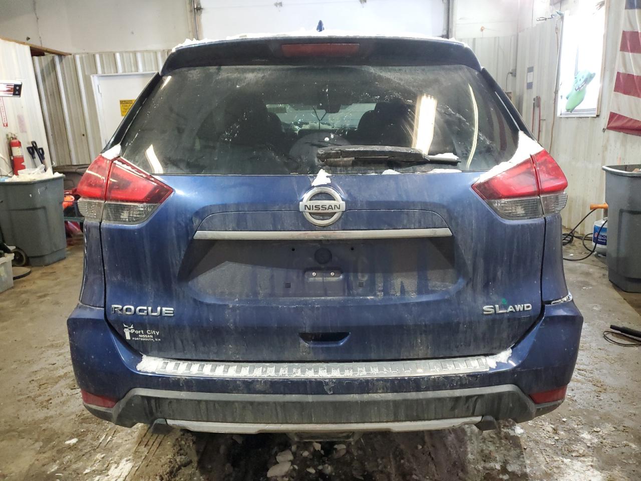 2017 Nissan Rogue VIN 5N1AT2MVXHC777496 Copart auction photo, front end / side damage thumbnail 6