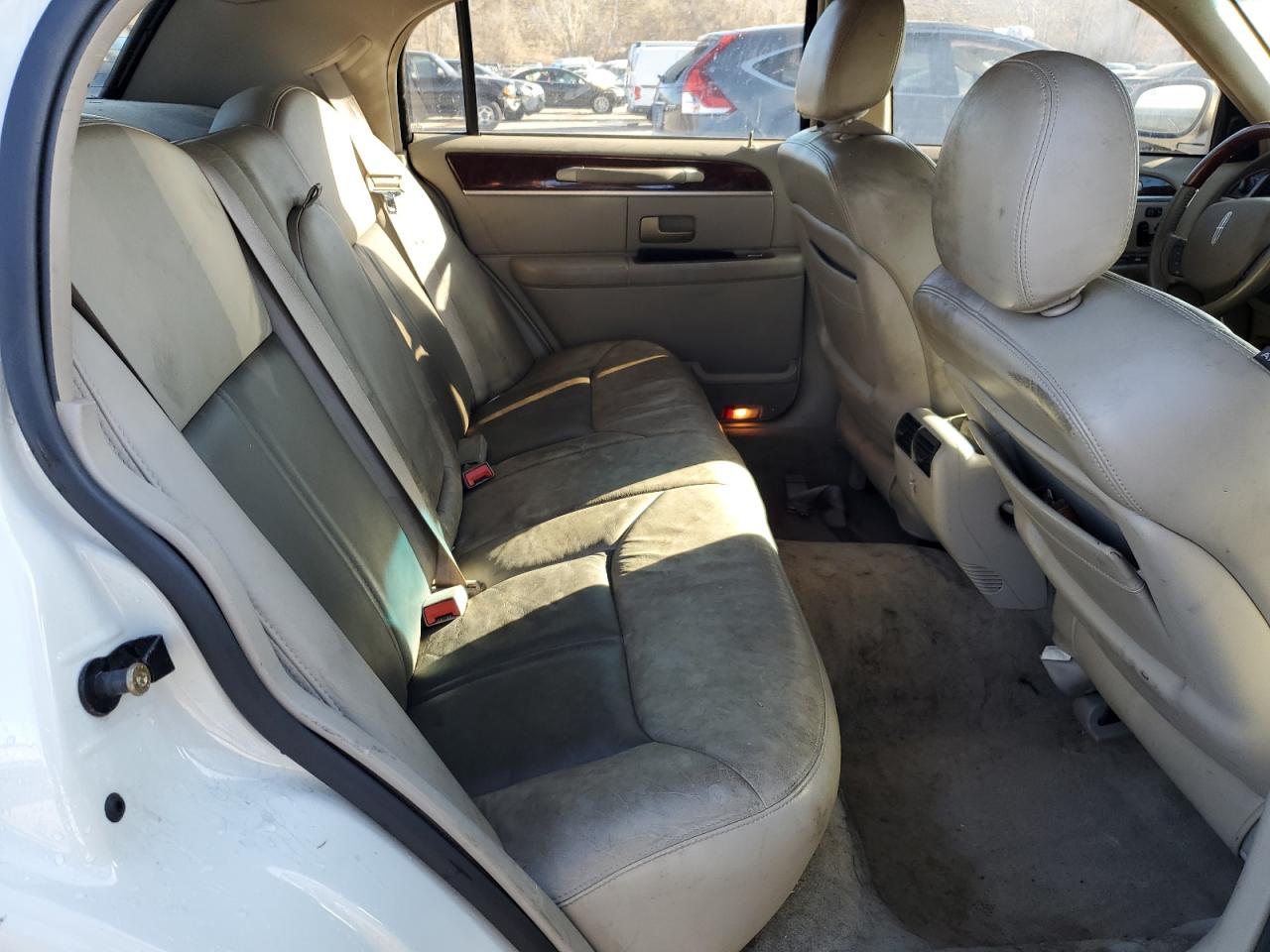 2005 Lincoln Town Car VIN 1LNHM82W45Y637002 Copart auction photo, front end damage thumbnail 10