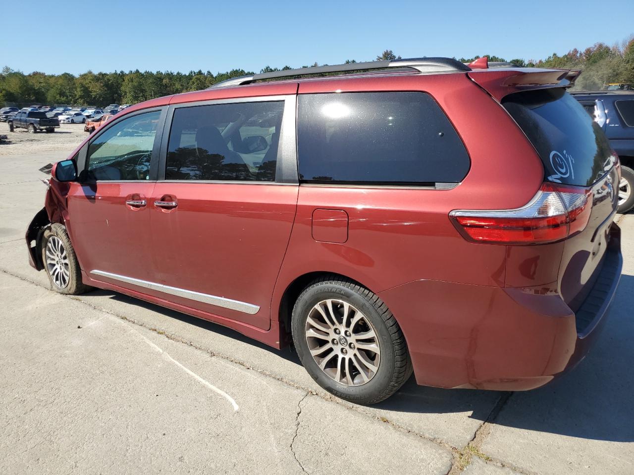 2018 Toyota Sienna VIN 5TDYZ3DC1JS964054 Copart auction photo, front end damage thumbnail 2