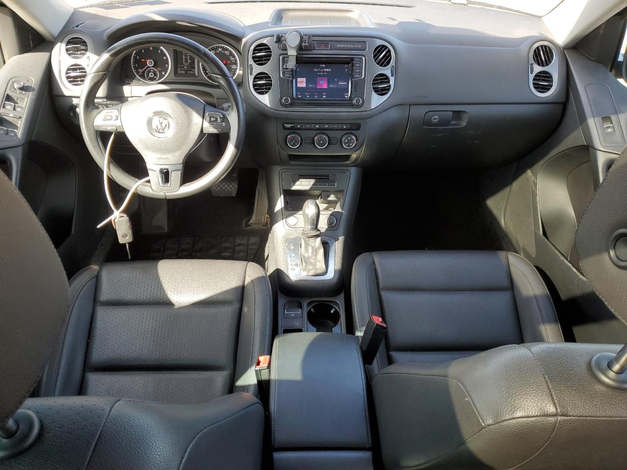 2016 Volkswagen Tiguan VIN WVGAV7AX7GW546596 Copart auction photo, water/flood / side damage thumbnail 8