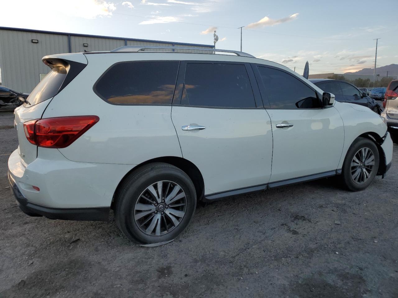 2017 Nissan Pathfinder VIN 5N1DR2MNXHC686613 Copart auction photo, front end damage thumbnail 3