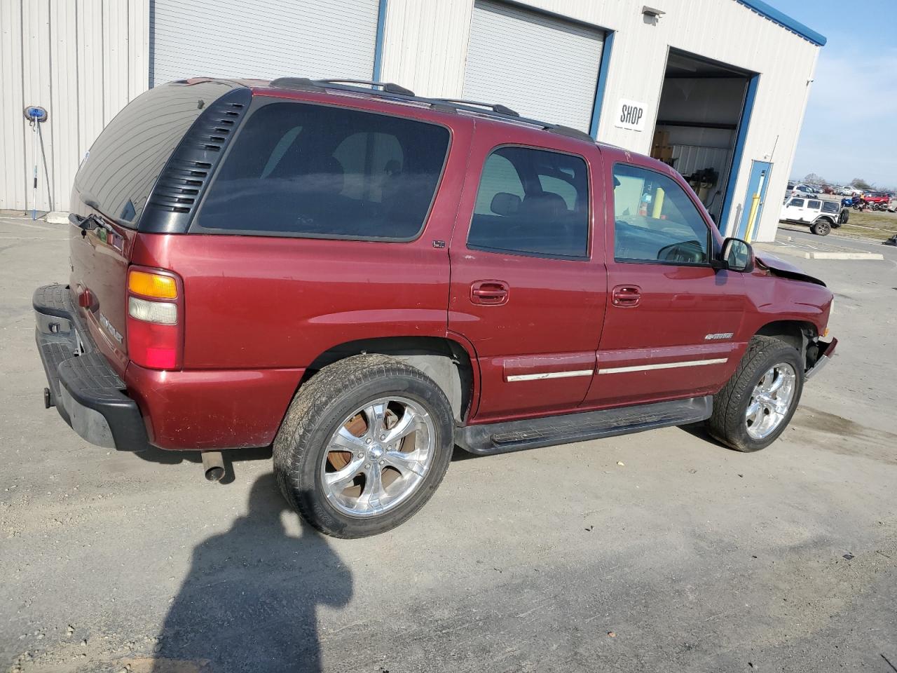 2002 Chevrolet Tahoe VIN 1GNEK13T12J295254 Copart auction photo, front end / undercarriage damage thumbnail 3