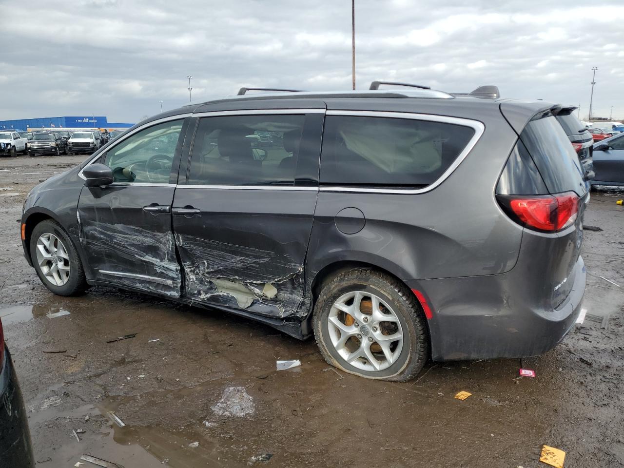 2018 Chrysler Pacifica VIN 2C4RC1EG0JR121760 Copart auction photo, side damage thumbnail 2