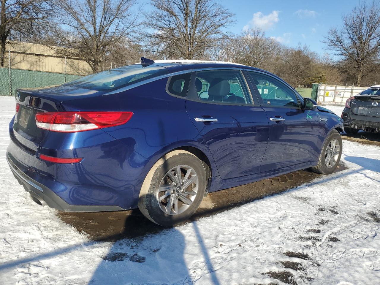 2019 KIA Optima VIN 5XXGT4L35KG312853 Copart auction photo, front end / minor dent/scratches damage thumbnail 3