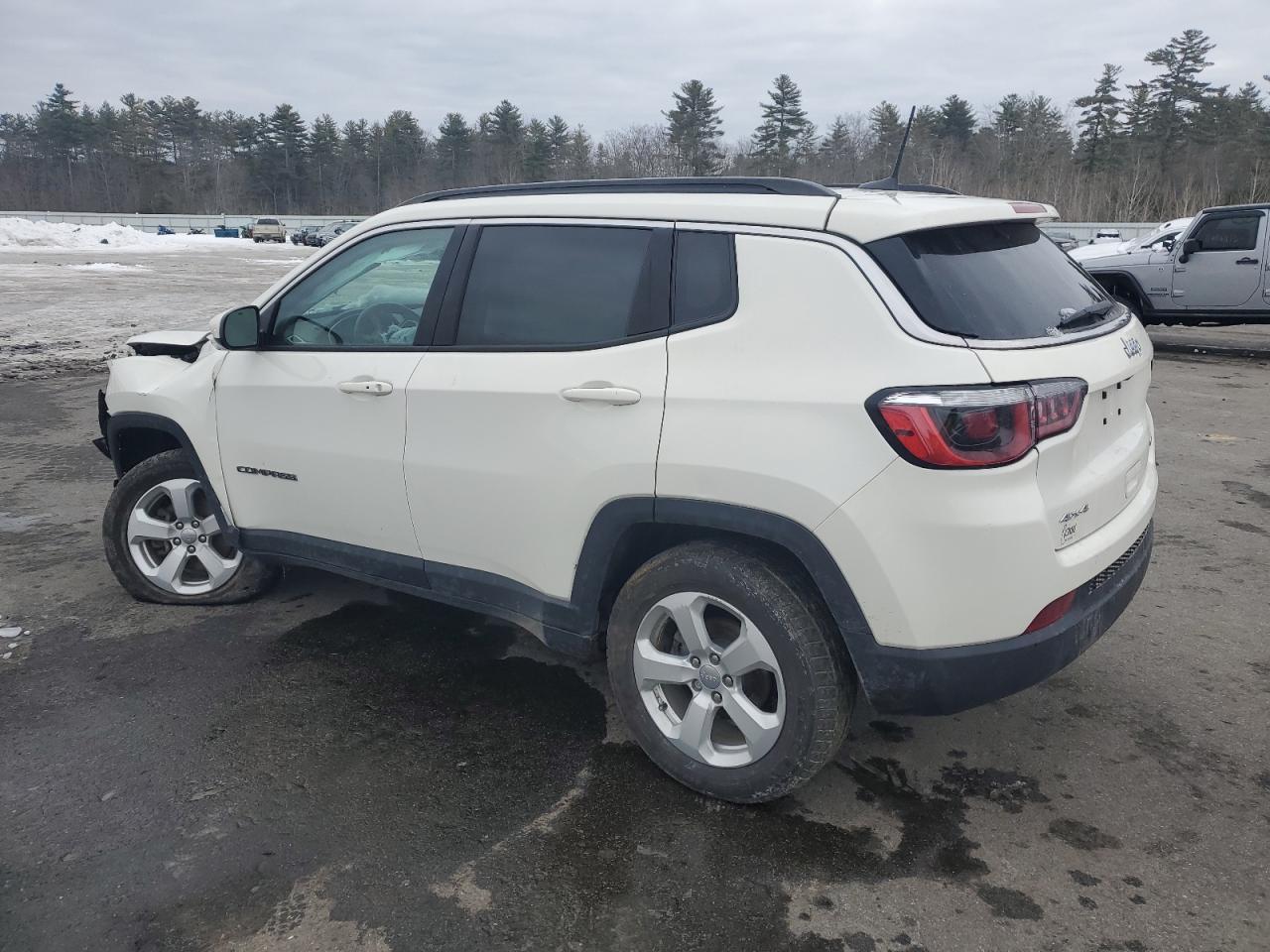 2018 Jeep Compass VIN 3C4NJDBB1JT398204 Copart auction photo, front end damage thumbnail 2