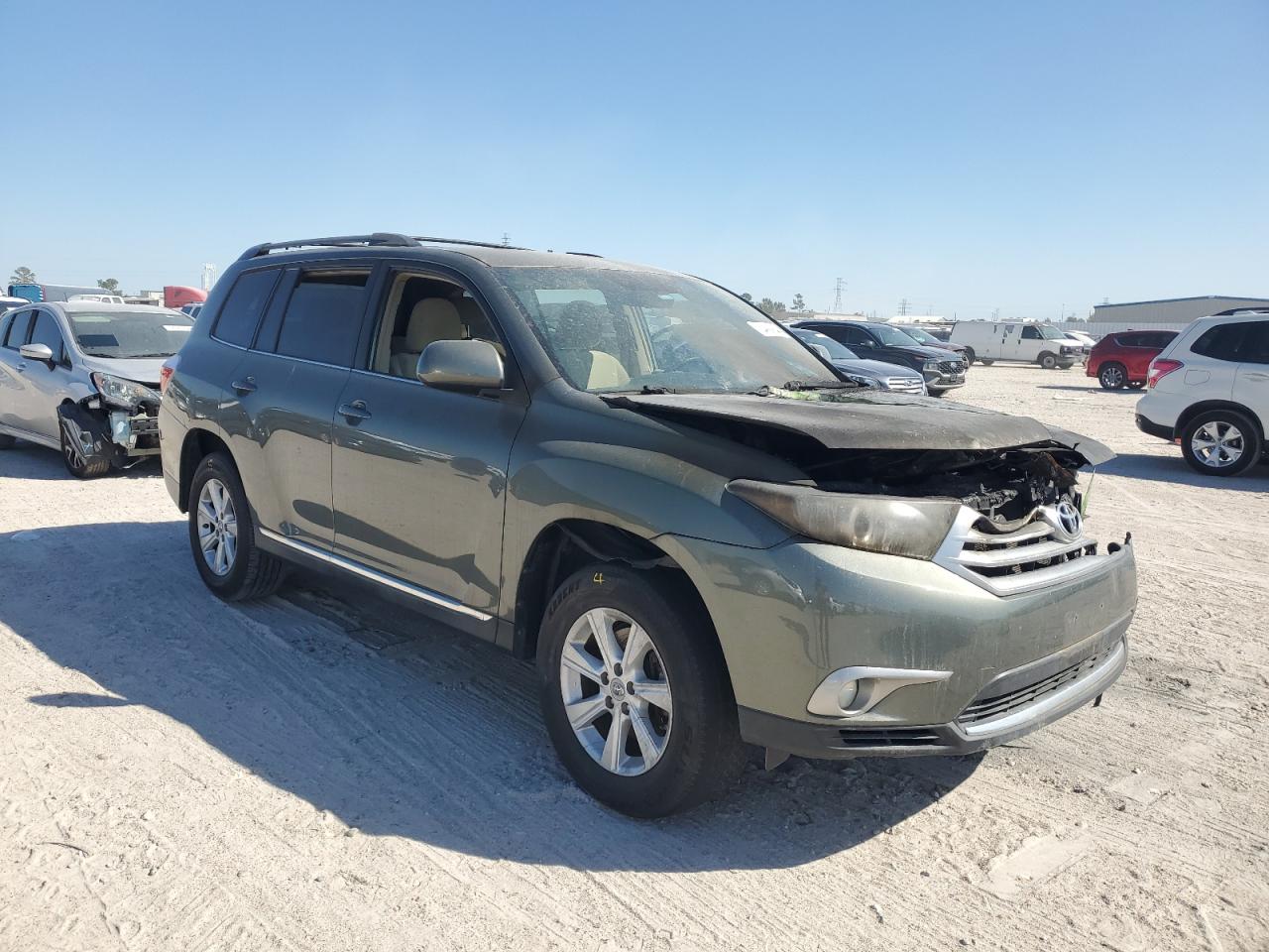 2011 Toyota Highlander VIN 5TDBK3EH2BS068741 Copart auction photo, burn - interior damage thumbnail 4
