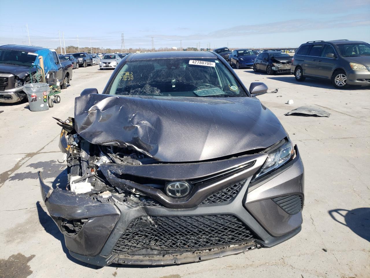 2018 Toyota Camry VIN 4T1B11HK8JU608761 Copart auction photo, front end / minor dent/scratches damage thumbnail 5