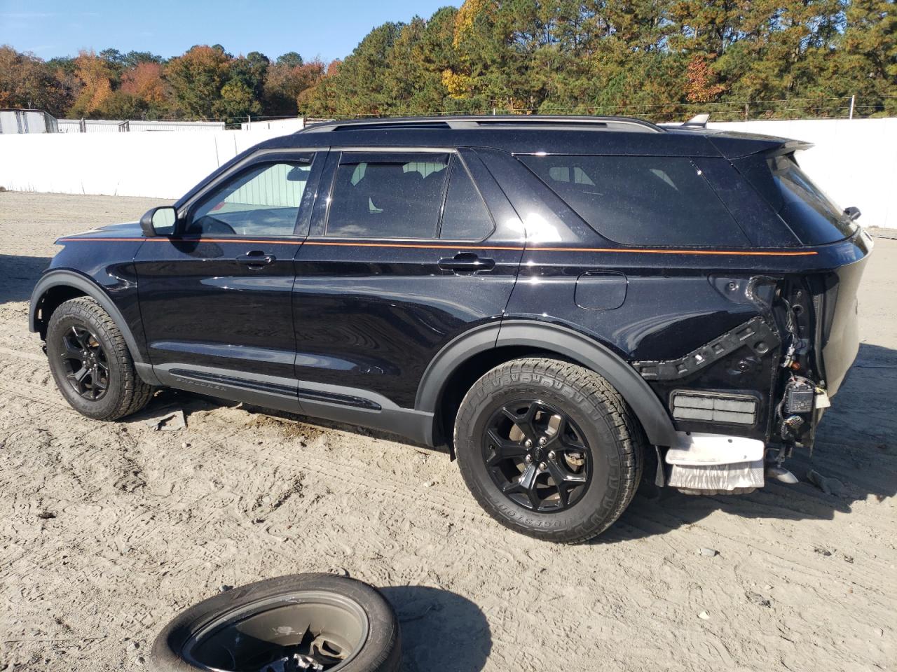 2022 Ford Explorer VIN 1FMSK8JHXNGC18463 Copart auction photo, front end / all over damage thumbnail 2