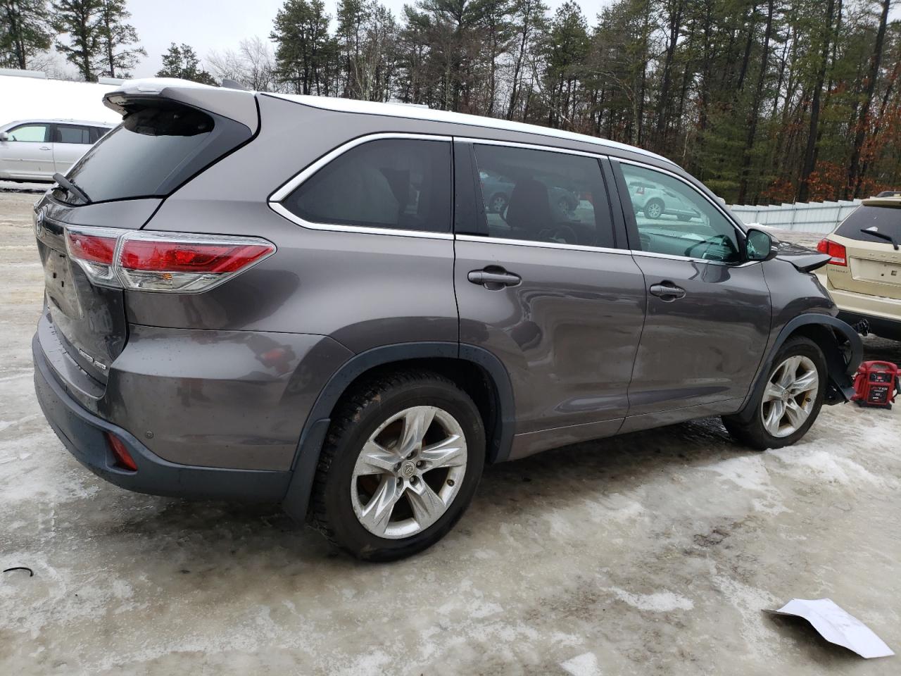 2014 Toyota Highlander VIN 5TDDKRFH1ES006617 Copart auction photo, front end / undercarriage damage thumbnail 3