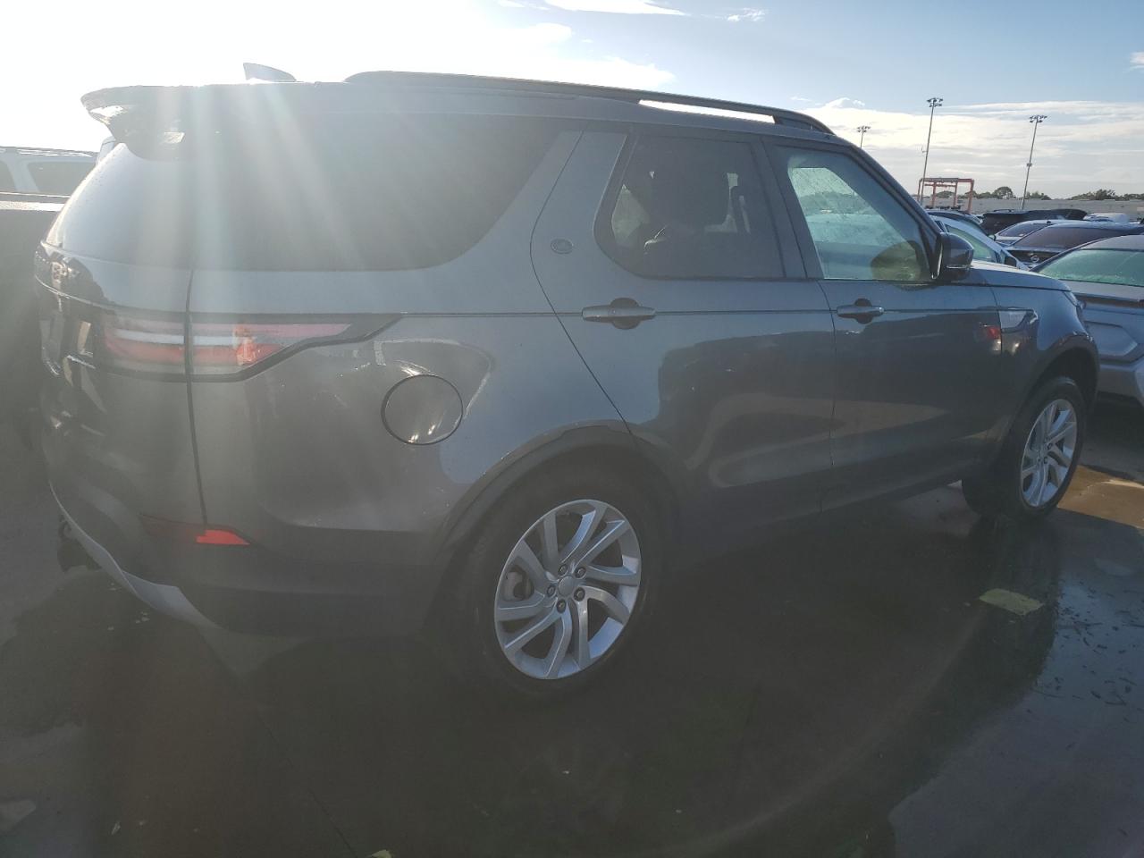 2018 Land Rover Discovery VIN SALRR2RV5JA061002 Copart auction photo, water/flood damage thumbnail 3