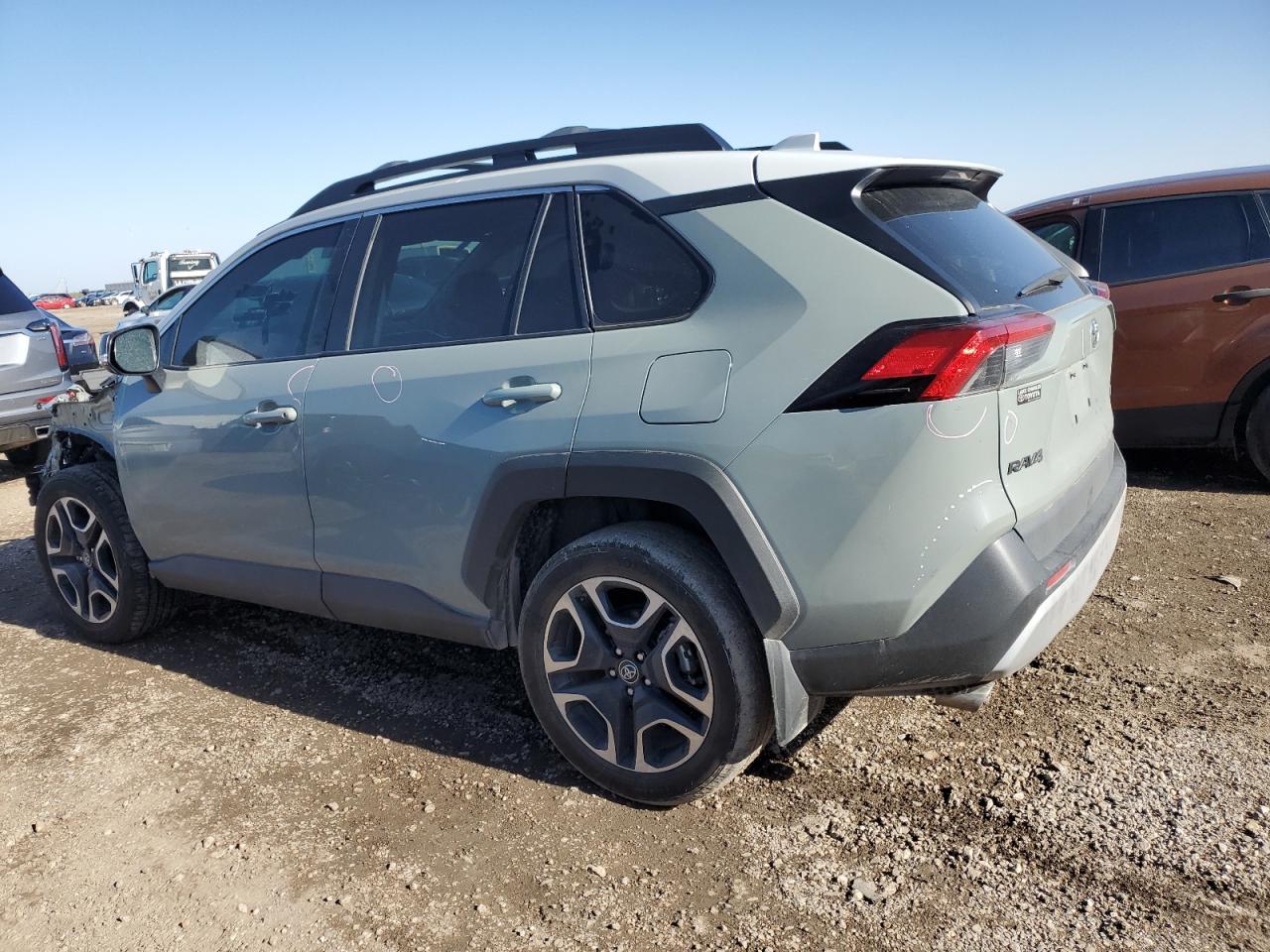 2019 Toyota RAV 4 VIN 2T3J1RFV4KW039827 Copart auction photo, front end / minor dent/scratches damage thumbnail 2