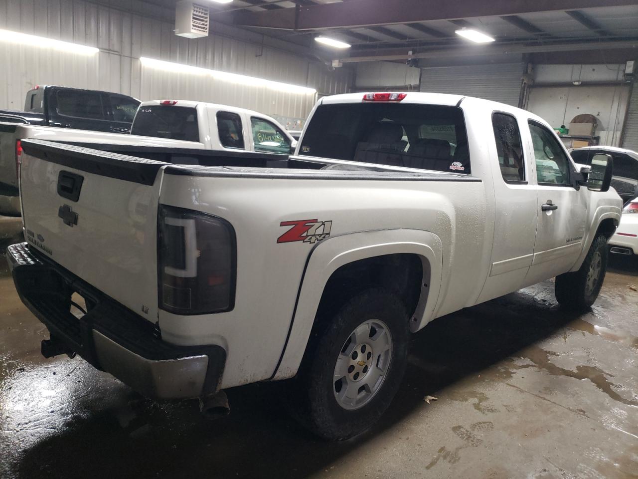 2010 Chevrolet Silverado VIN 1GCSKSE3XAZ126915 Copart auction photo, front end damage thumbnail 3