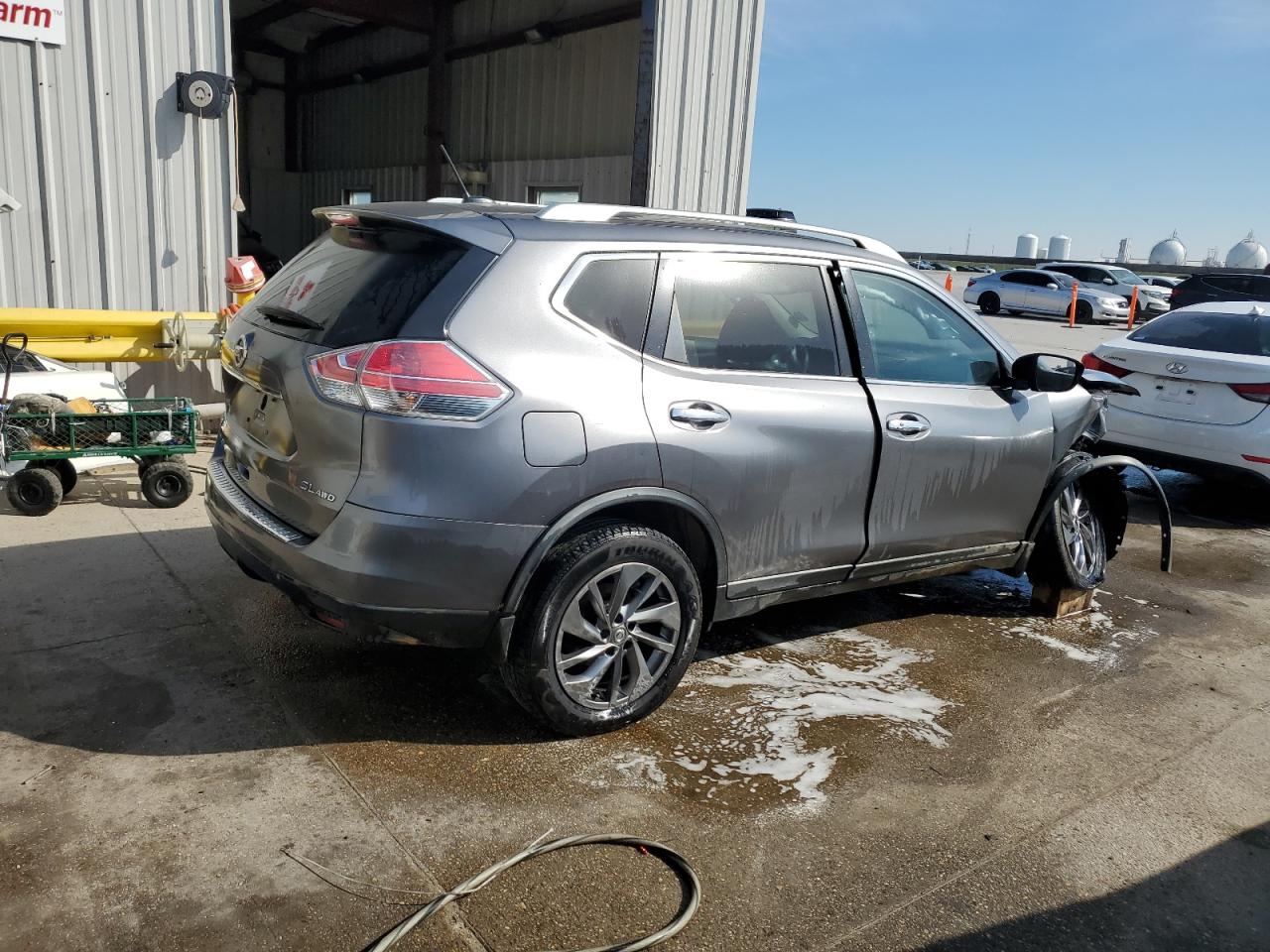 2016 Nissan Rogue VIN KNMAT2MV4GP717239 Copart auction photo, front end damage thumbnail 3