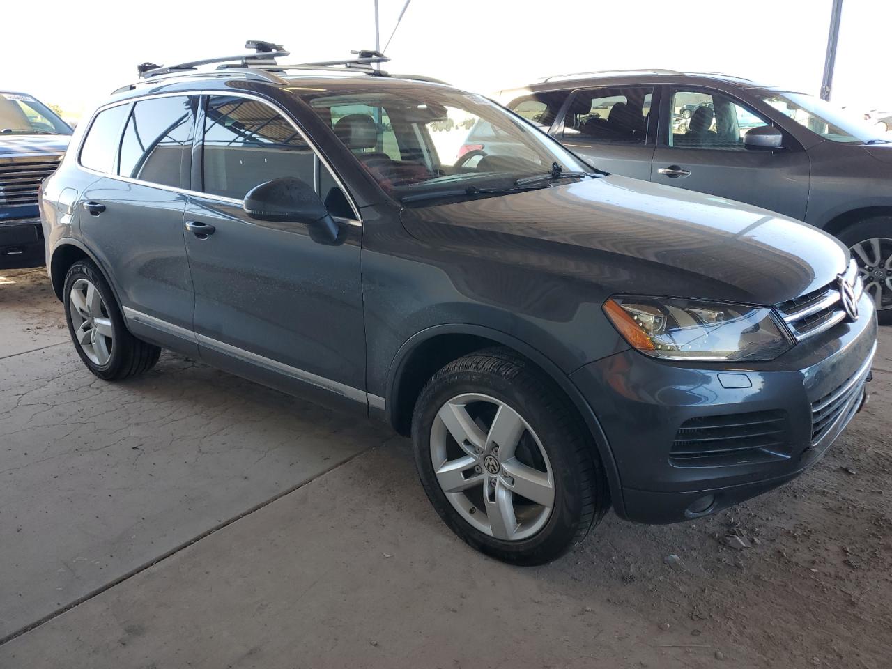 2014 Volkswagen Touareg VIN WVGEP9BP8ED000761 Copart auction photo, front end / side damage thumbnail 4