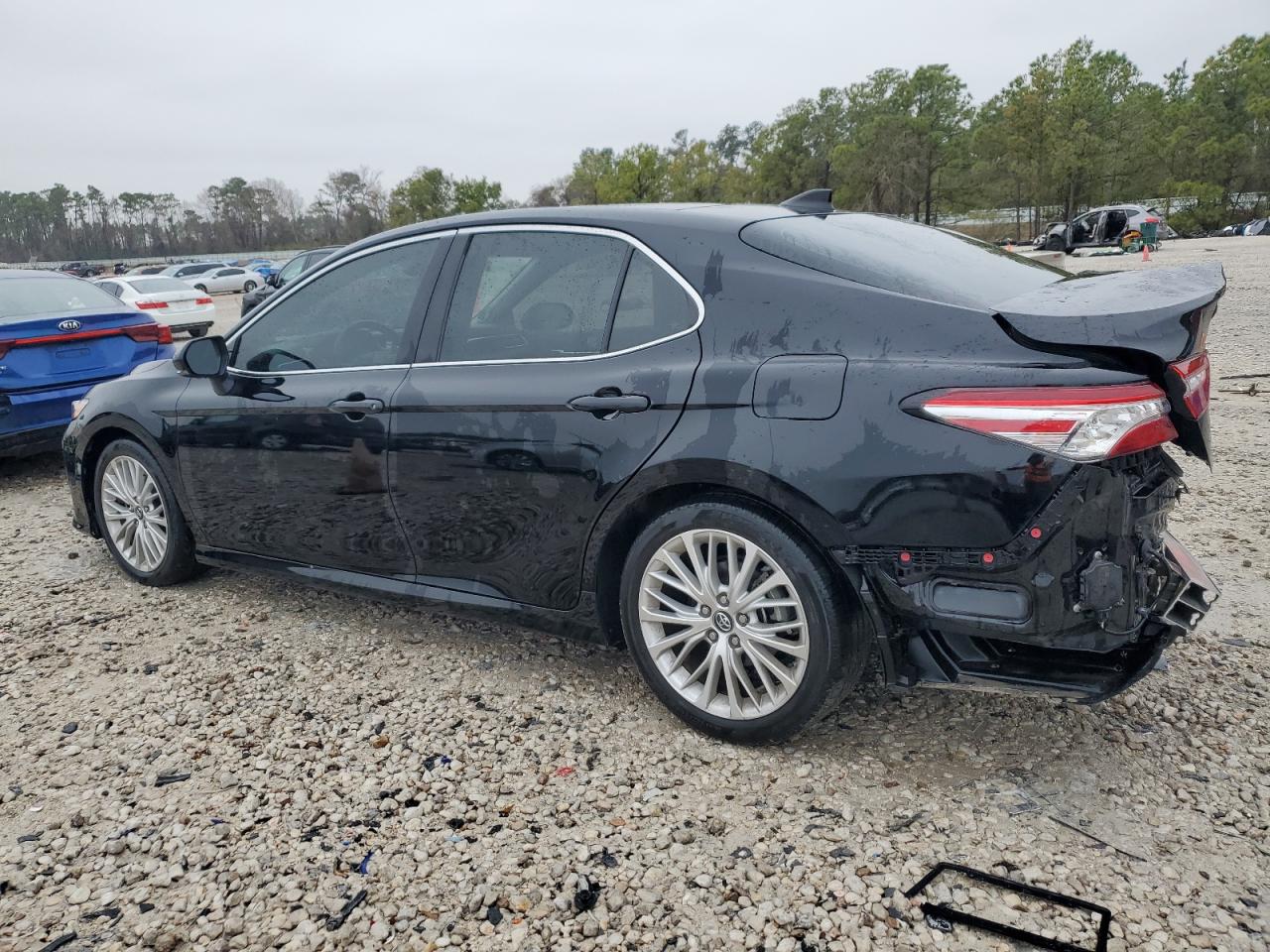 2018 Toyota Camry VIN 4T1B11HK5JU022972 Copart auction photo, rear end / minor dent/scratches damage thumbnail 2