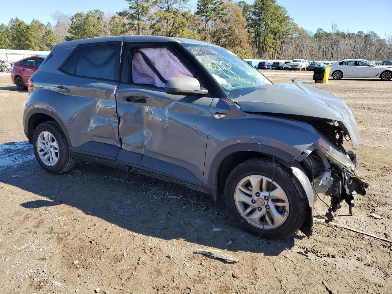 2022 Hyundai Venue VIN KMHRB8A39NU133389 Copart auction photo, biohazard/chemical / front end damage thumbnail 4