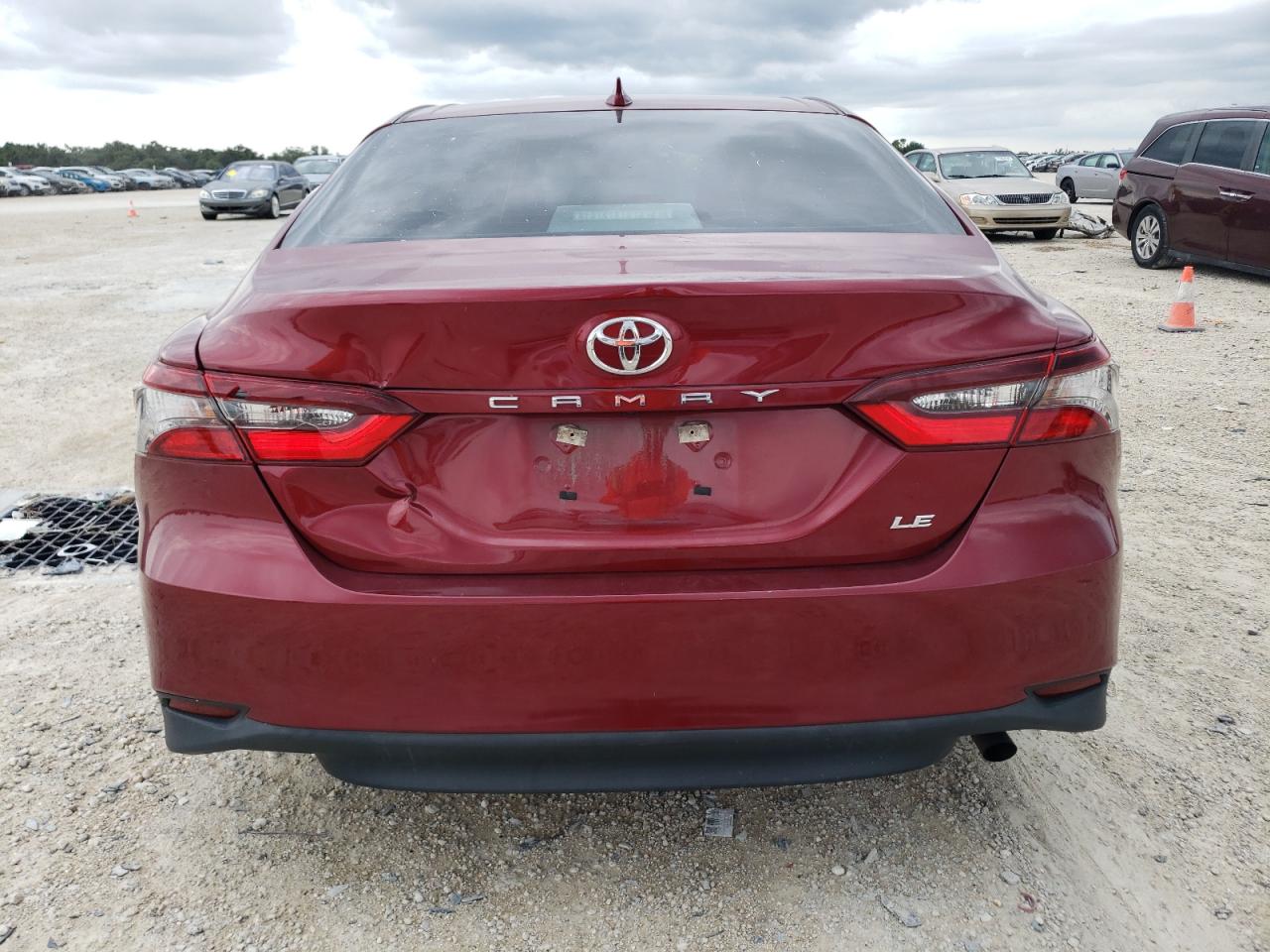 2021 Toyota Camry VIN 4T1C11AKXMU598351 Copart auction photo, side / minor dent/scratches damage thumbnail 6