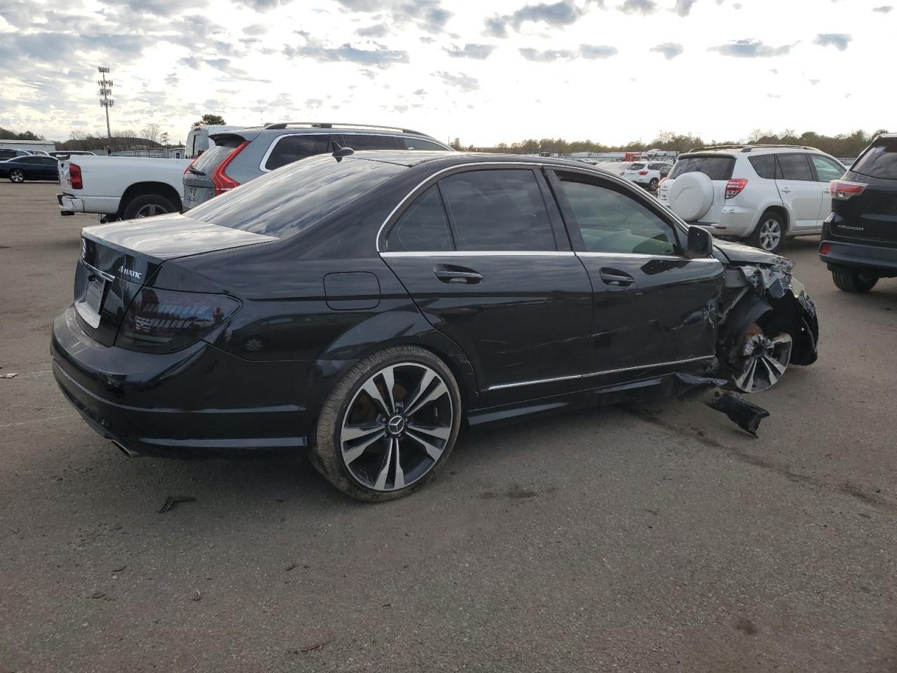 2009 Mercedes-Benz C-klasse VIN WDDGF81X09R083242 Copart auction photo, all over / front end damage thumbnail 3