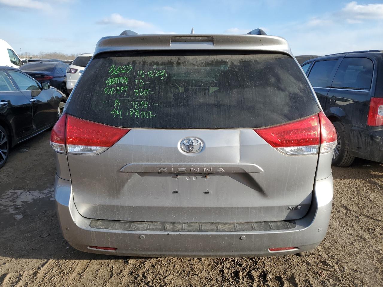 2011 Toyota Sienna VIN 5TDYK3DC2BS109868 Copart auction photo, front end / rear end damage thumbnail 6