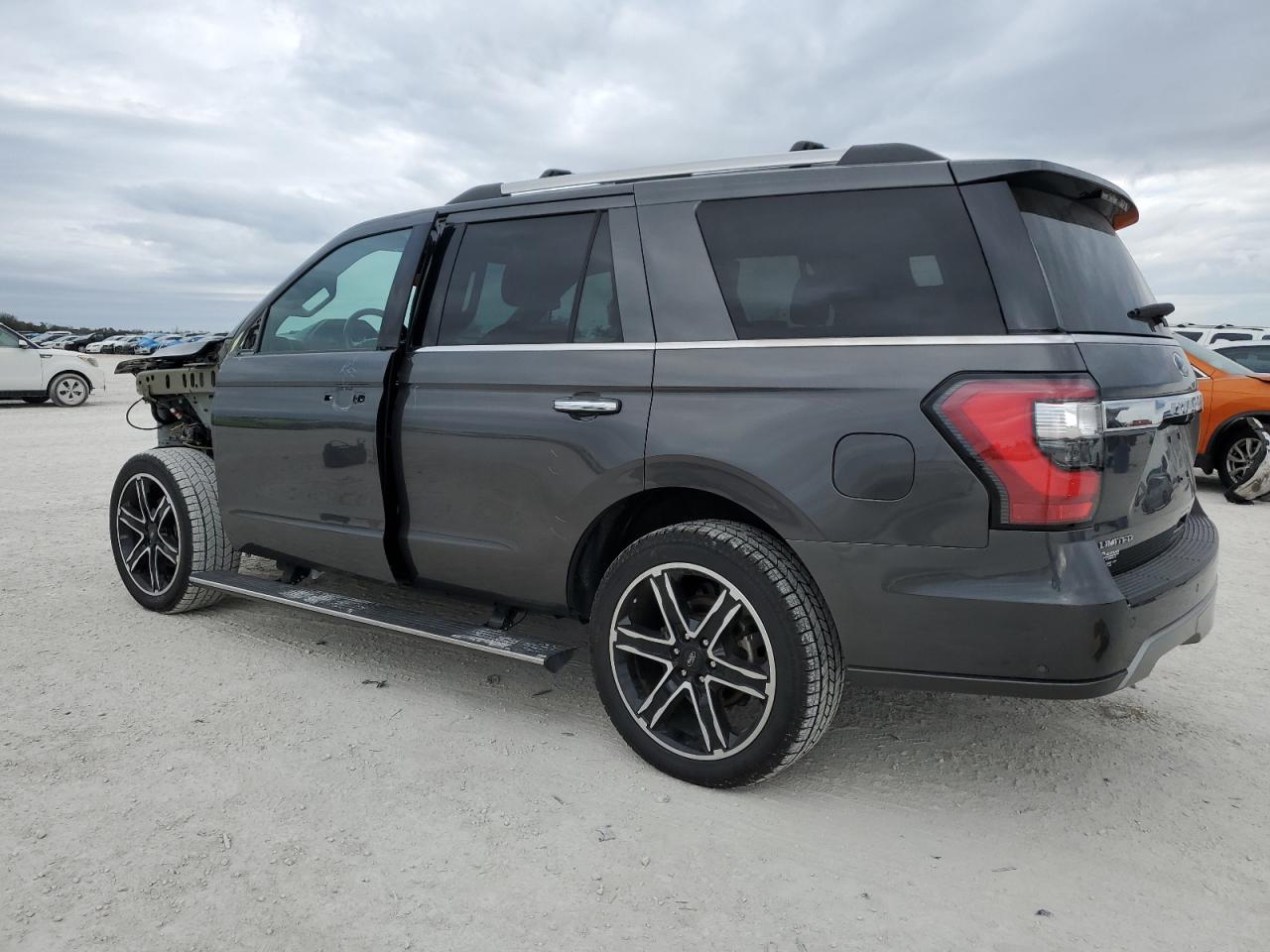 2021 Ford Expedition VIN 1FMJU1KT2MEA72957 Copart auction photo, front end / minor dent/scratches damage thumbnail 2