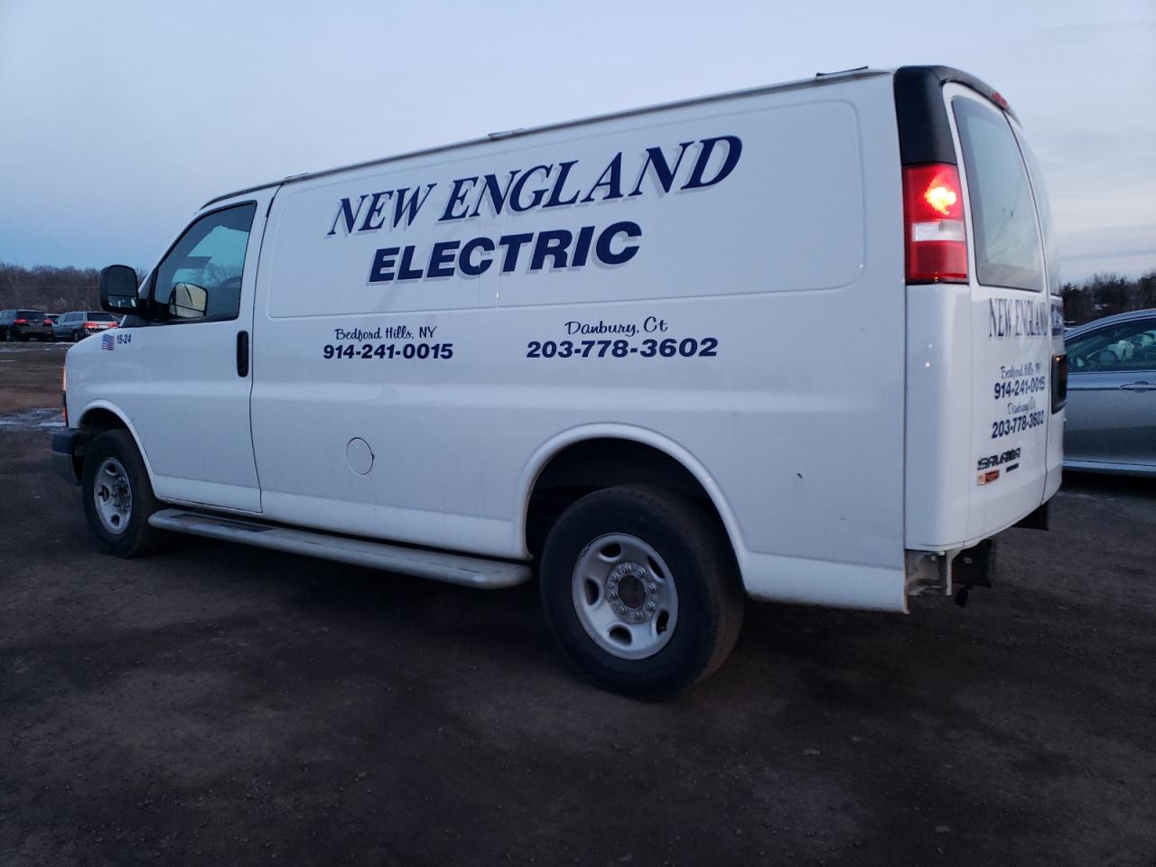 2015 GMC Savana VIN 1GTW7FCF7F1907050 Copart auction photo, front end / minor dent/scratches damage thumbnail 2