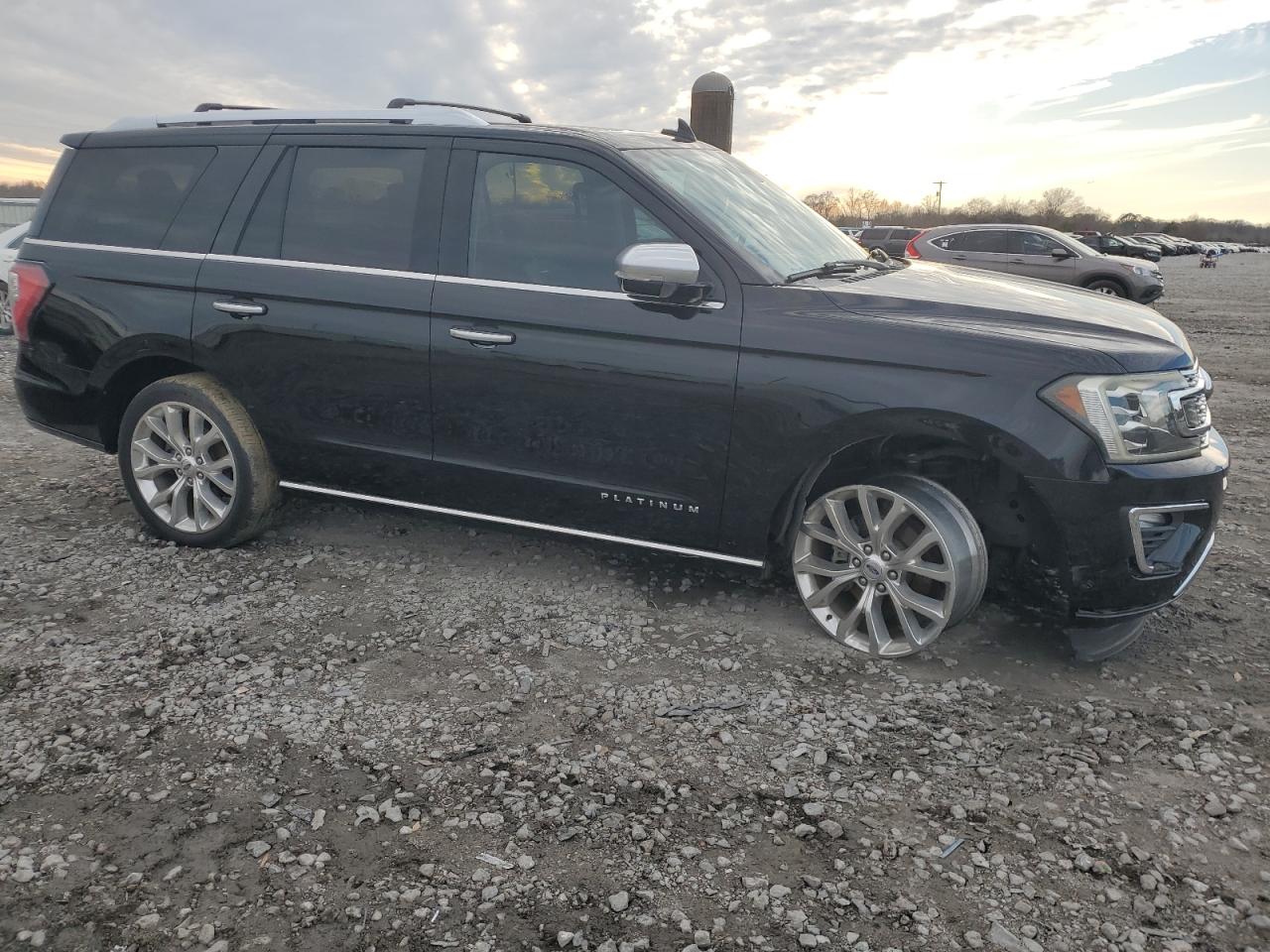 2018 Ford Expedition VIN 1FMJU1LT6JEA19513 Copart auction photo, front end damage thumbnail 4