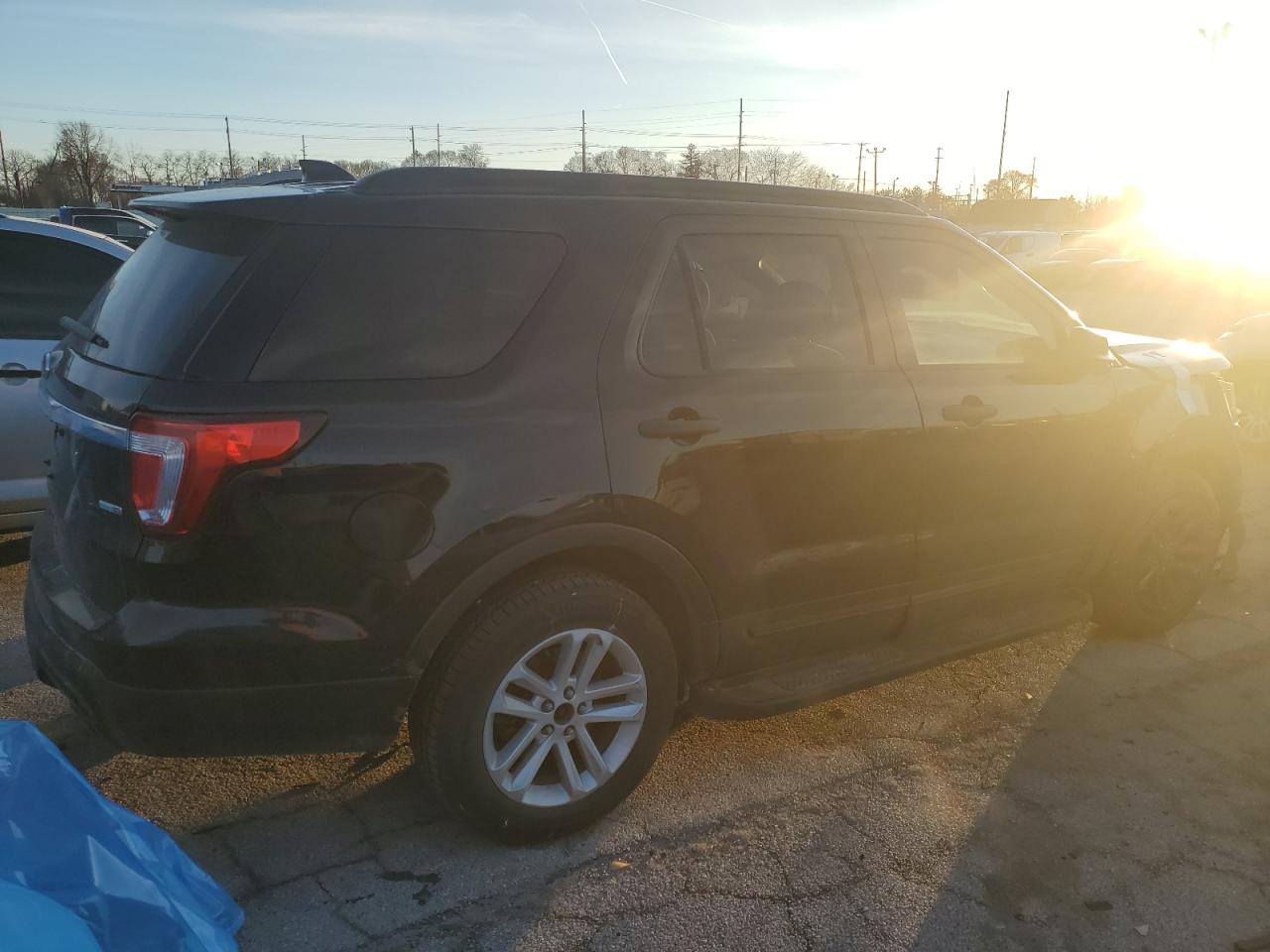2017 Ford Explorer VIN 1FM5K8BH2HGC30932 Copart auction photo, front end damage thumbnail 3