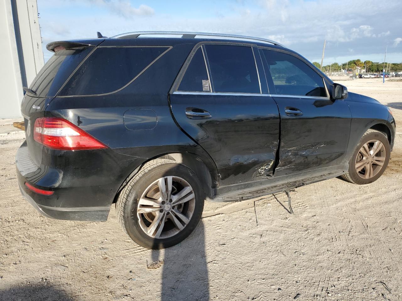 2014 Mercedes-Benz M-klasse VIN 4JGDA5HB9EA390580 Copart auction photo, side damage thumbnail 3