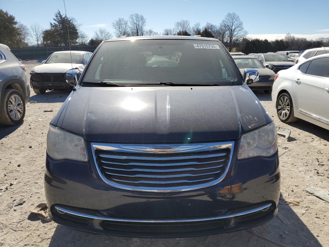 2015 Chrysler Town & Country VIN 2C4RC1CG9FR520564 Copart auction photo, side / minor dent/scratches damage thumbnail 5