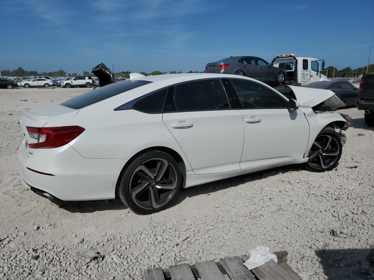 2019 Honda Accord VIN 1HGCV1F32KA055375 Copart auction photo, front end / minor dent/scratches damage thumbnail 3