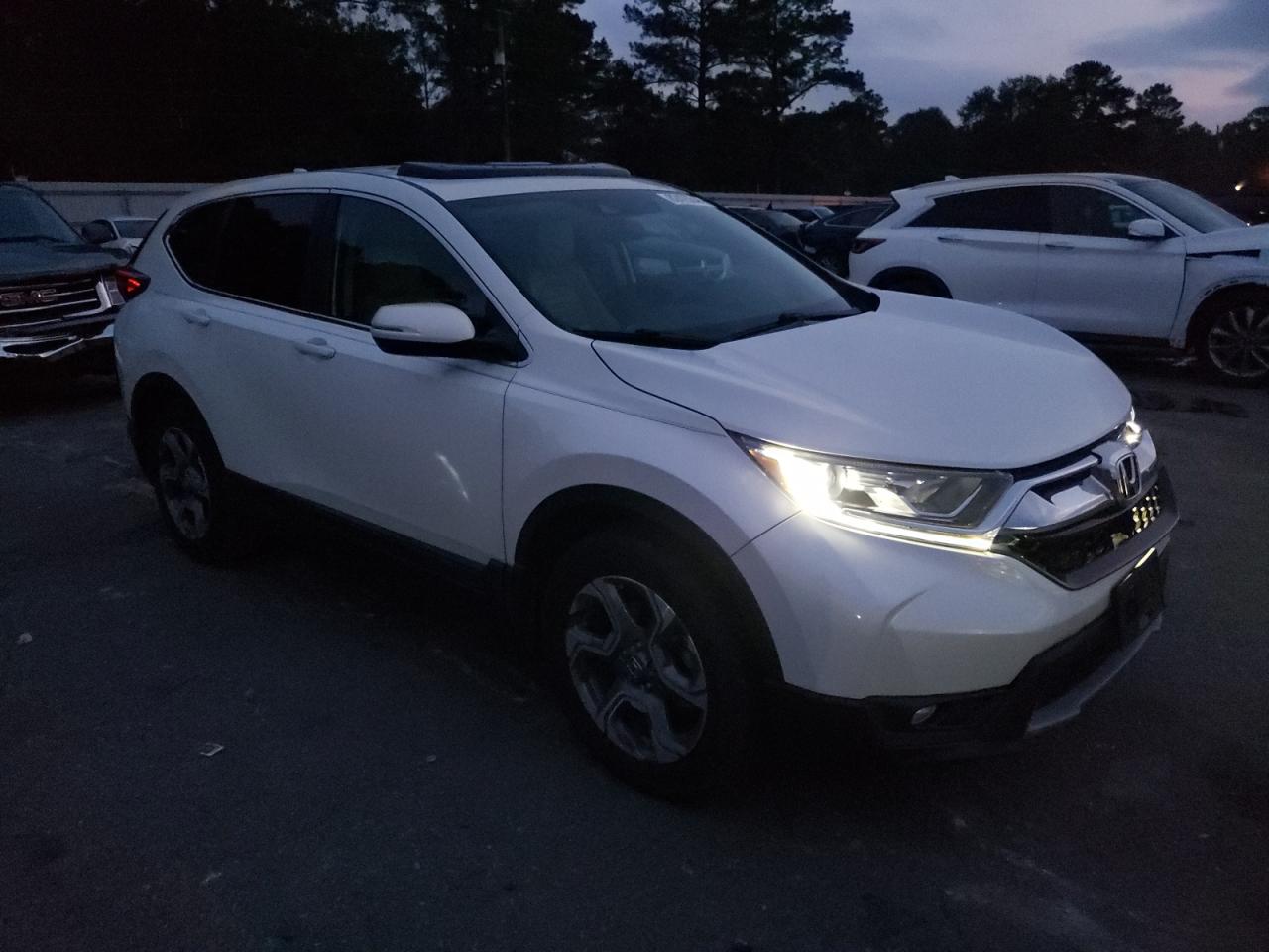 2017 Honda CR-V VIN 2HKRW1H87HH505845 Copart auction photo, front end damage thumbnail 4