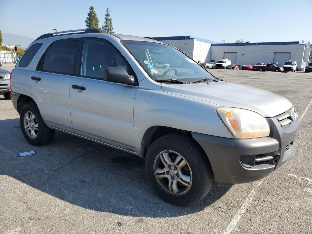 2007 KIA Sportage VIN KNDJF723777318301 Copart auction photo, vandalism damage thumbnail 4