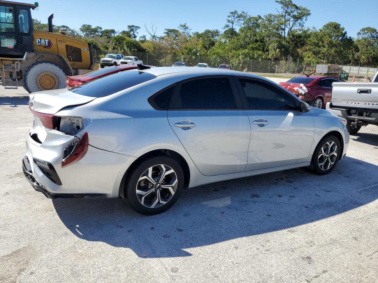 2019 KIA Forte VIN 3KPF24AD2KE084247 Copart auction photo, rear end / minor dent/scratches damage thumbnail 3