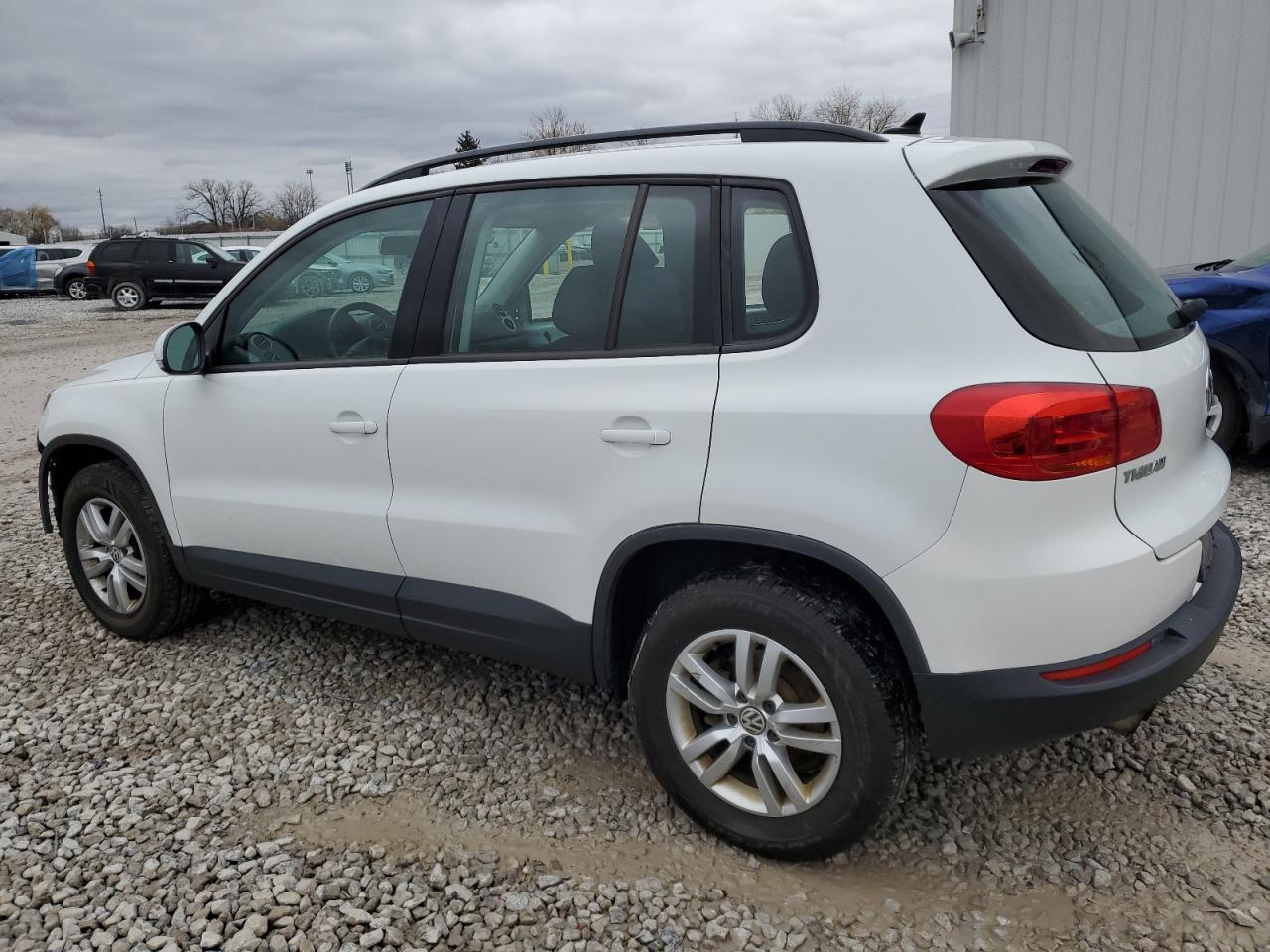 2015 Volkswagen Tiguan VIN WVGBV7AXXFW572208 Copart auction photo, front end / side damage thumbnail 2