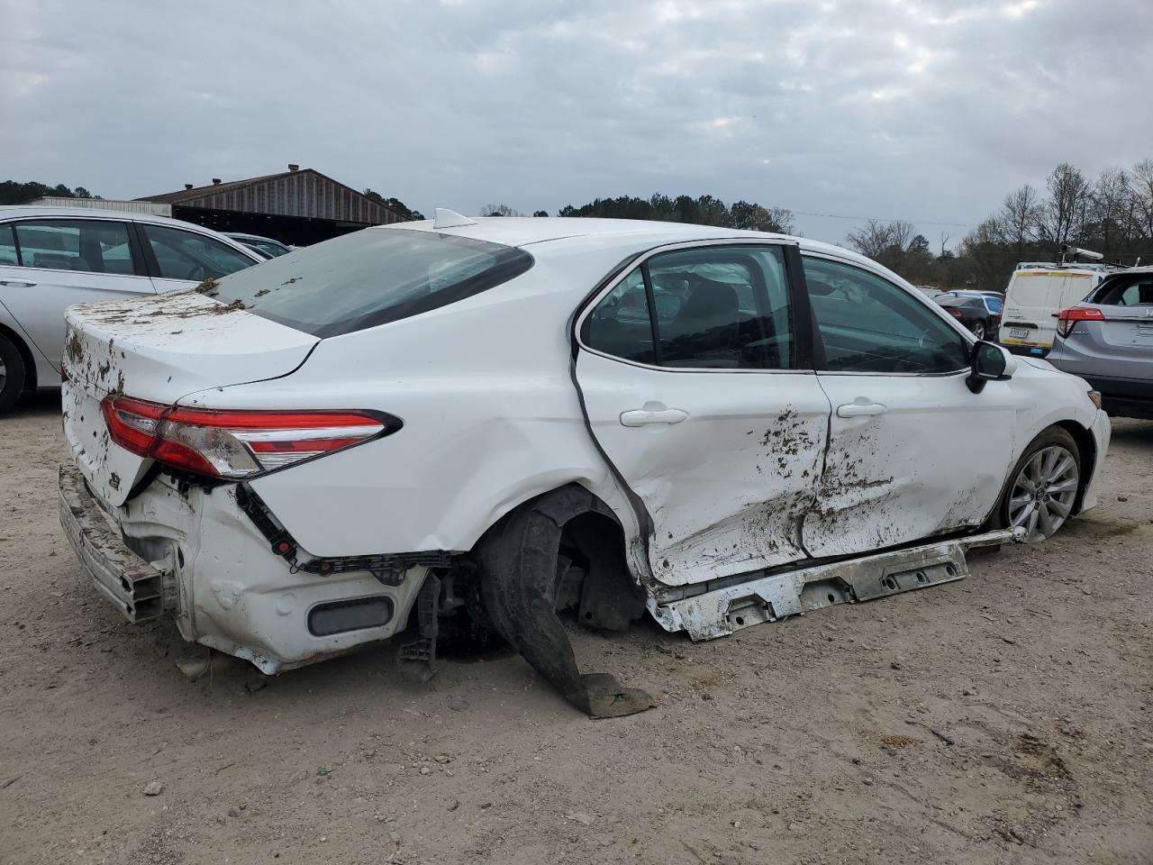 2020 Toyota Camry VIN 4T1C11AK4LU930850 Copart auction photo, side / rear end damage thumbnail 3