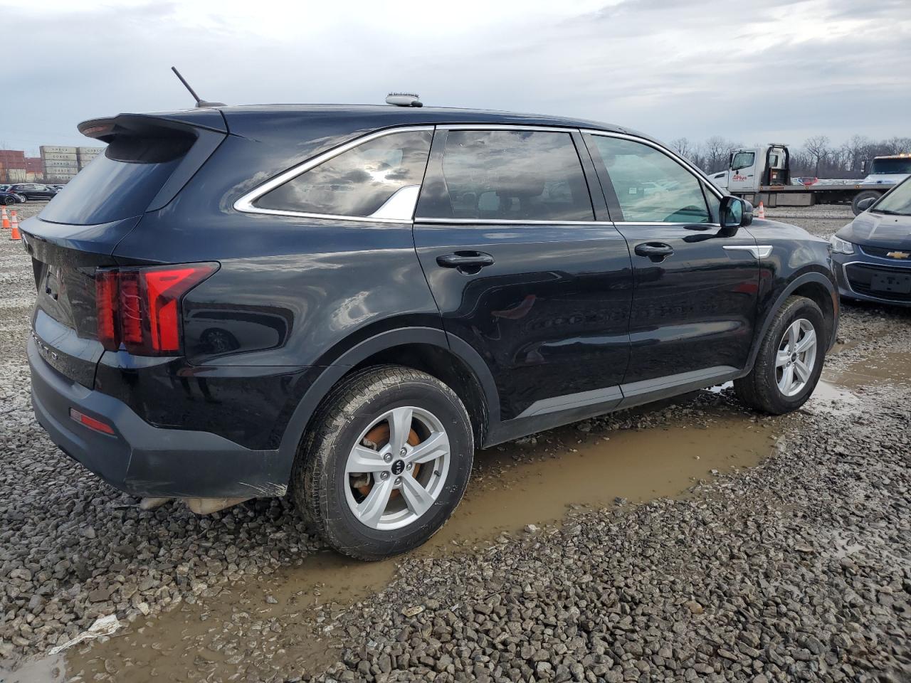 2021 KIA Sorento VIN 5XYRGDLC4MG045135 Copart auction photo, vandalism damage thumbnail 3