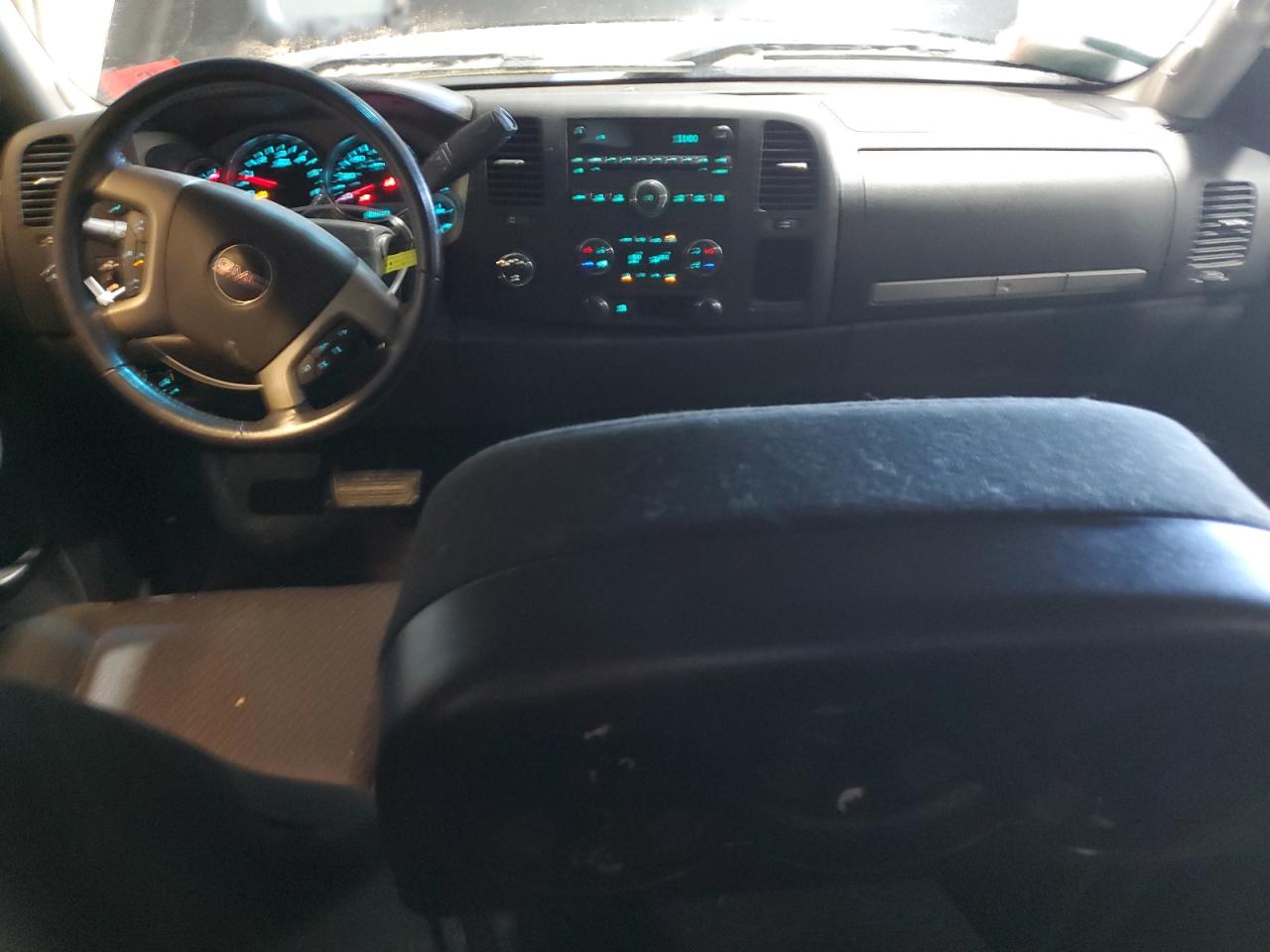 2011 GMC Sierra VIN 1GTR2VE30BZ394079 Copart auction photo, rear end / side damage thumbnail 8